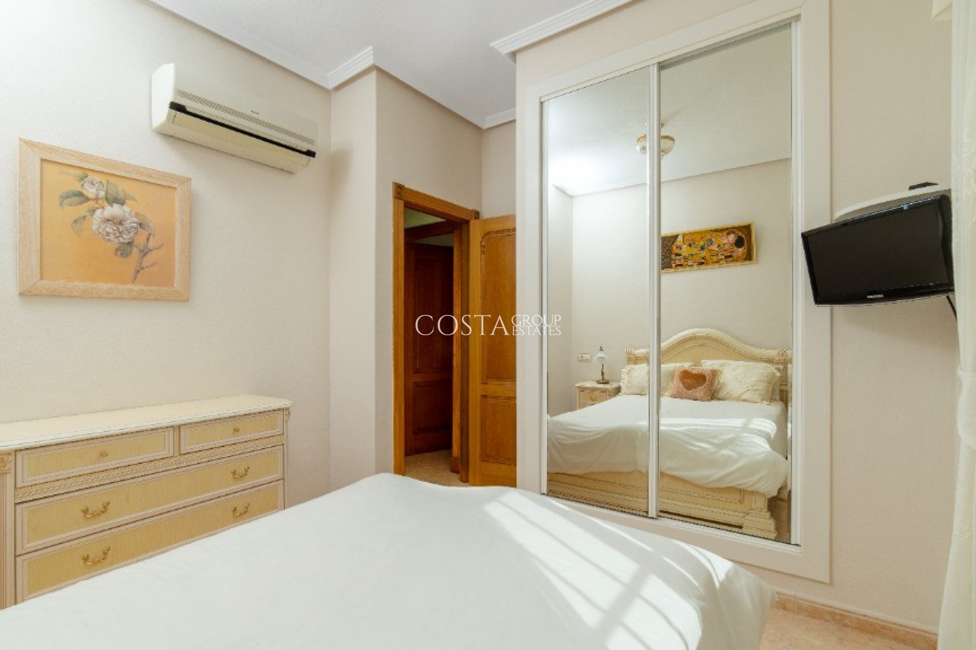 Resale - Villa -
Orihuela Costa - Los Altos