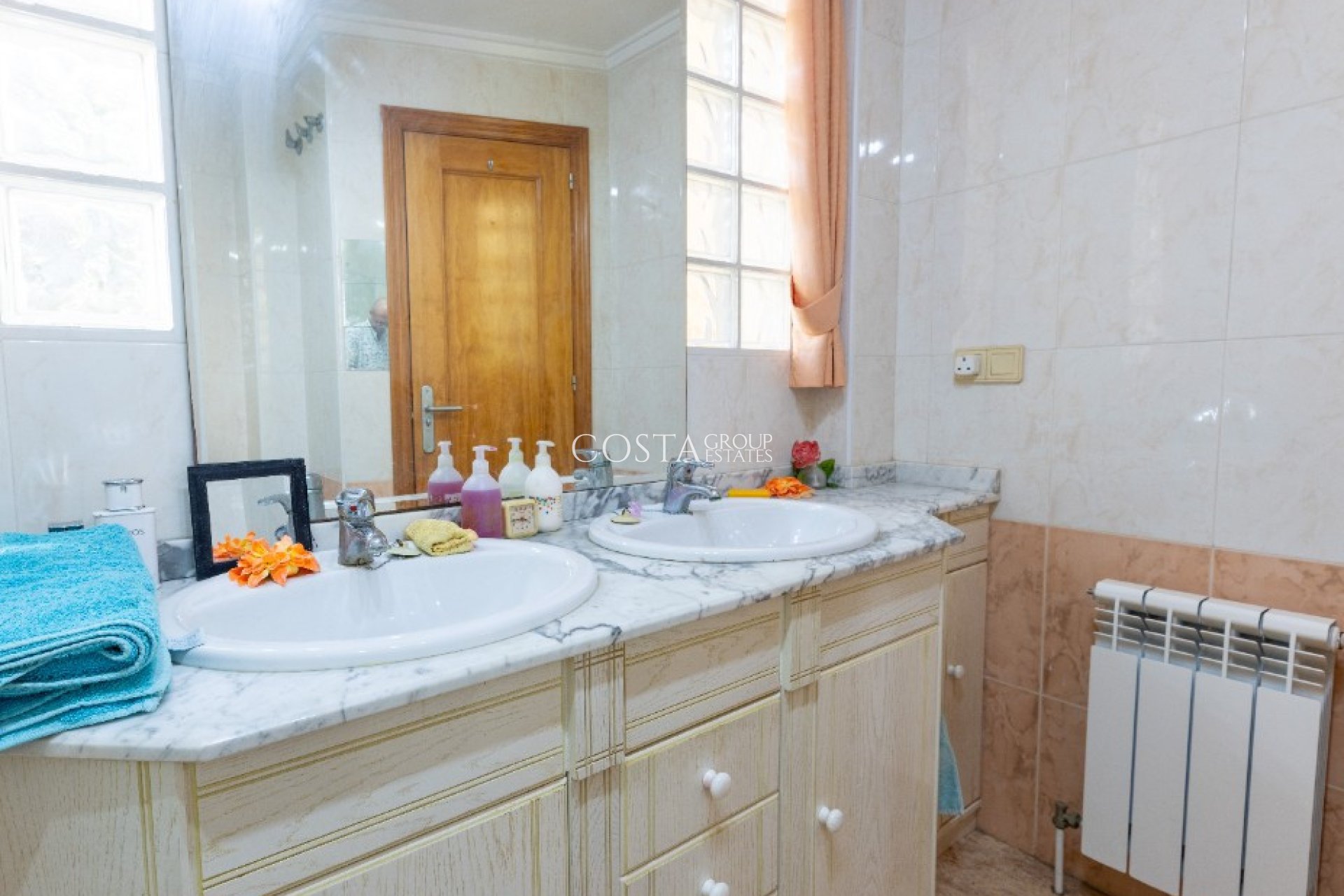 Resale - Villa -
Orihuela Costa - Los Altos