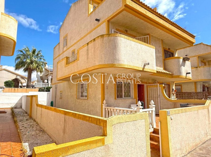 Resale - Villa -
Orihuela Costa - Los Altos