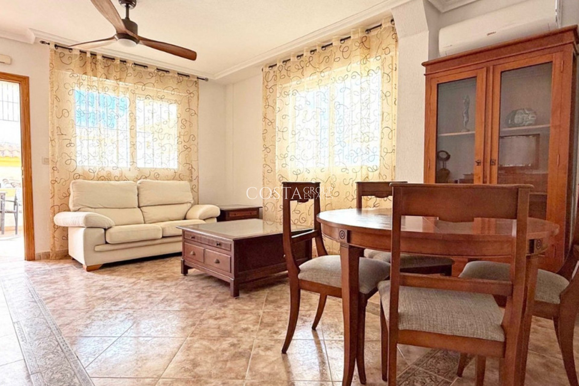 Resale - Villa -
Orihuela Costa - Los Altos