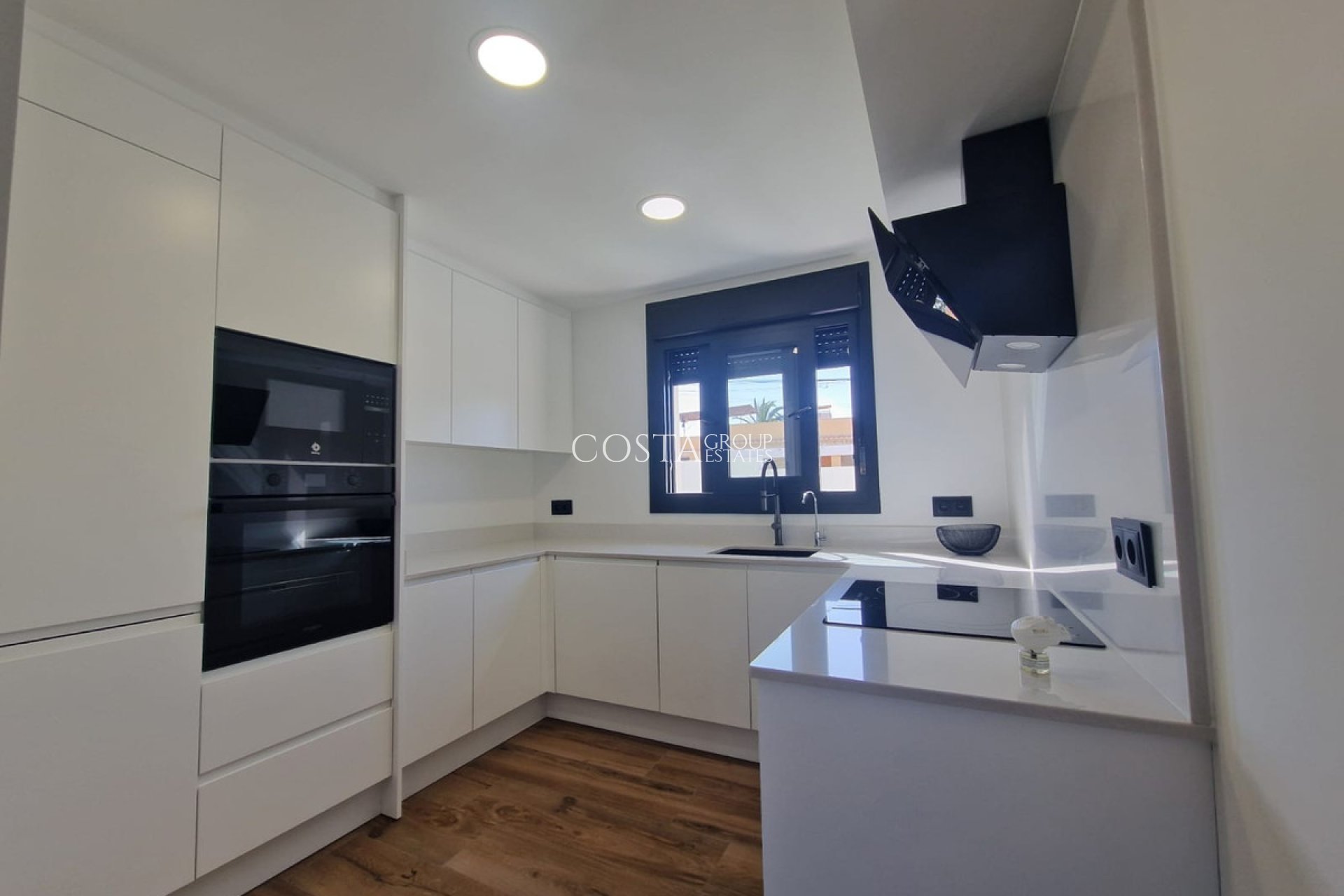 Resale - Villa -
Orihuela Costa - Los Balcones