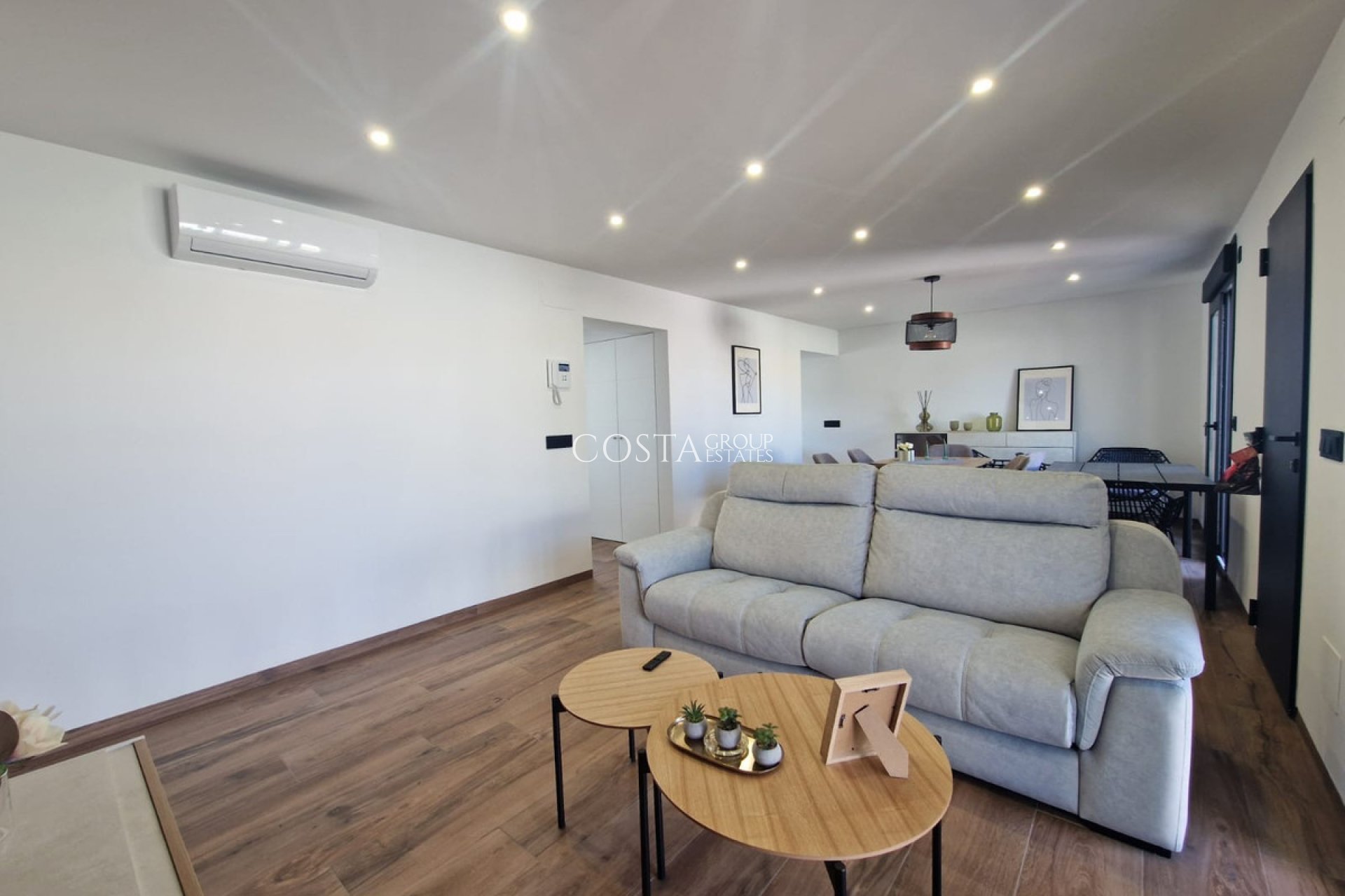 Resale - Villa -
Orihuela Costa - Los Balcones