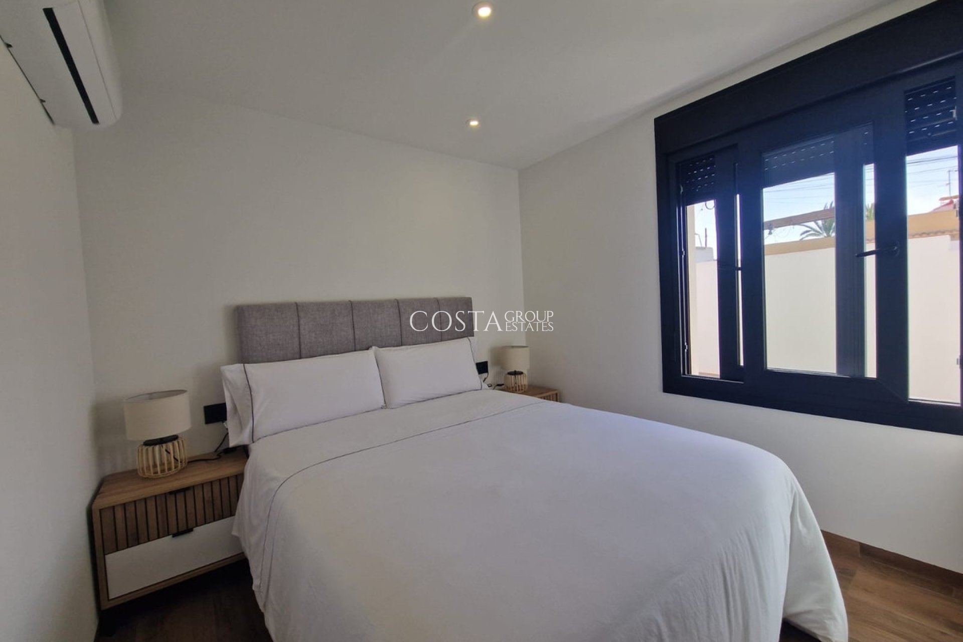 Resale - Villa -
Orihuela Costa - Los Balcones