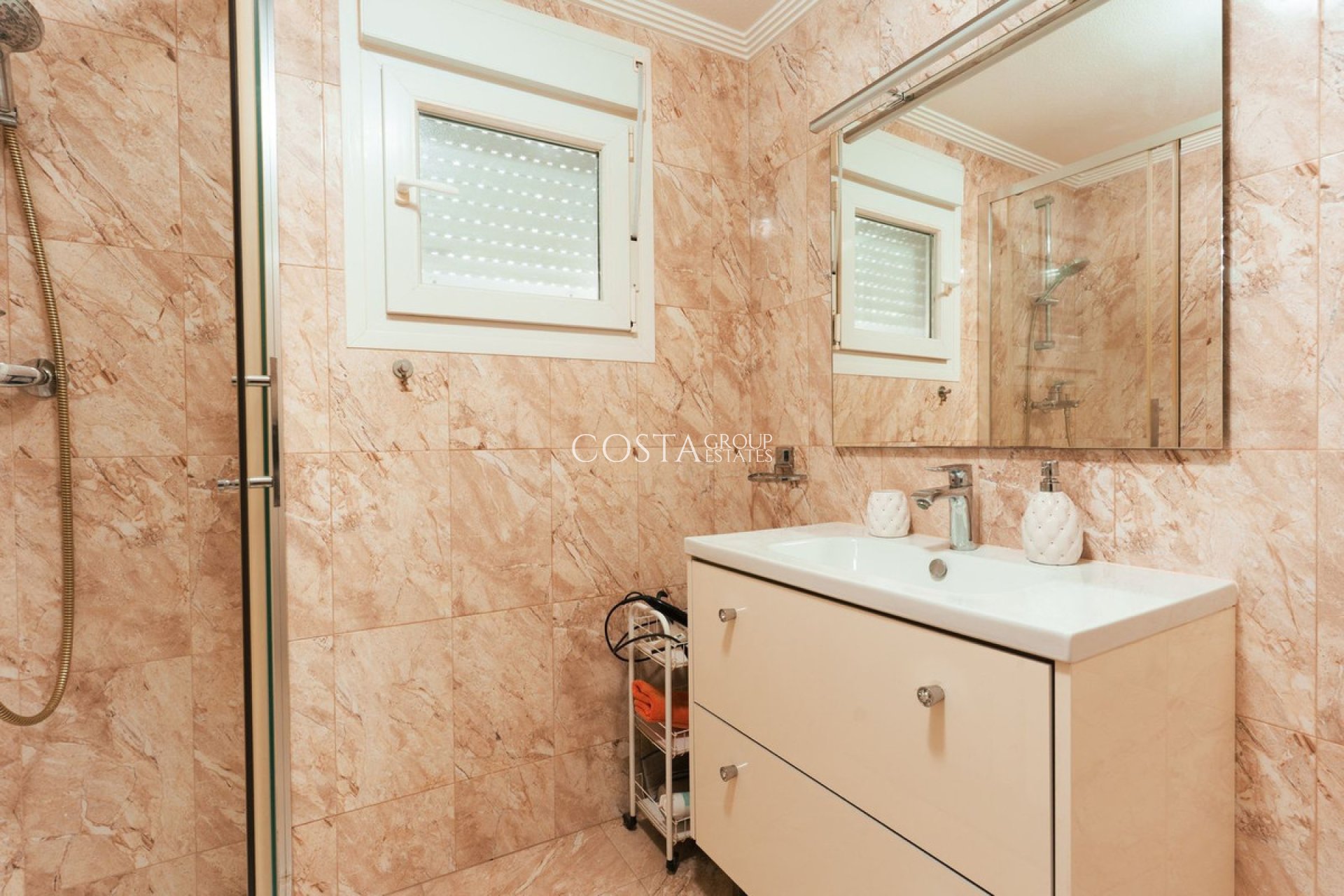 Resale - Villa -
Orihuela Costa - Los Balcones