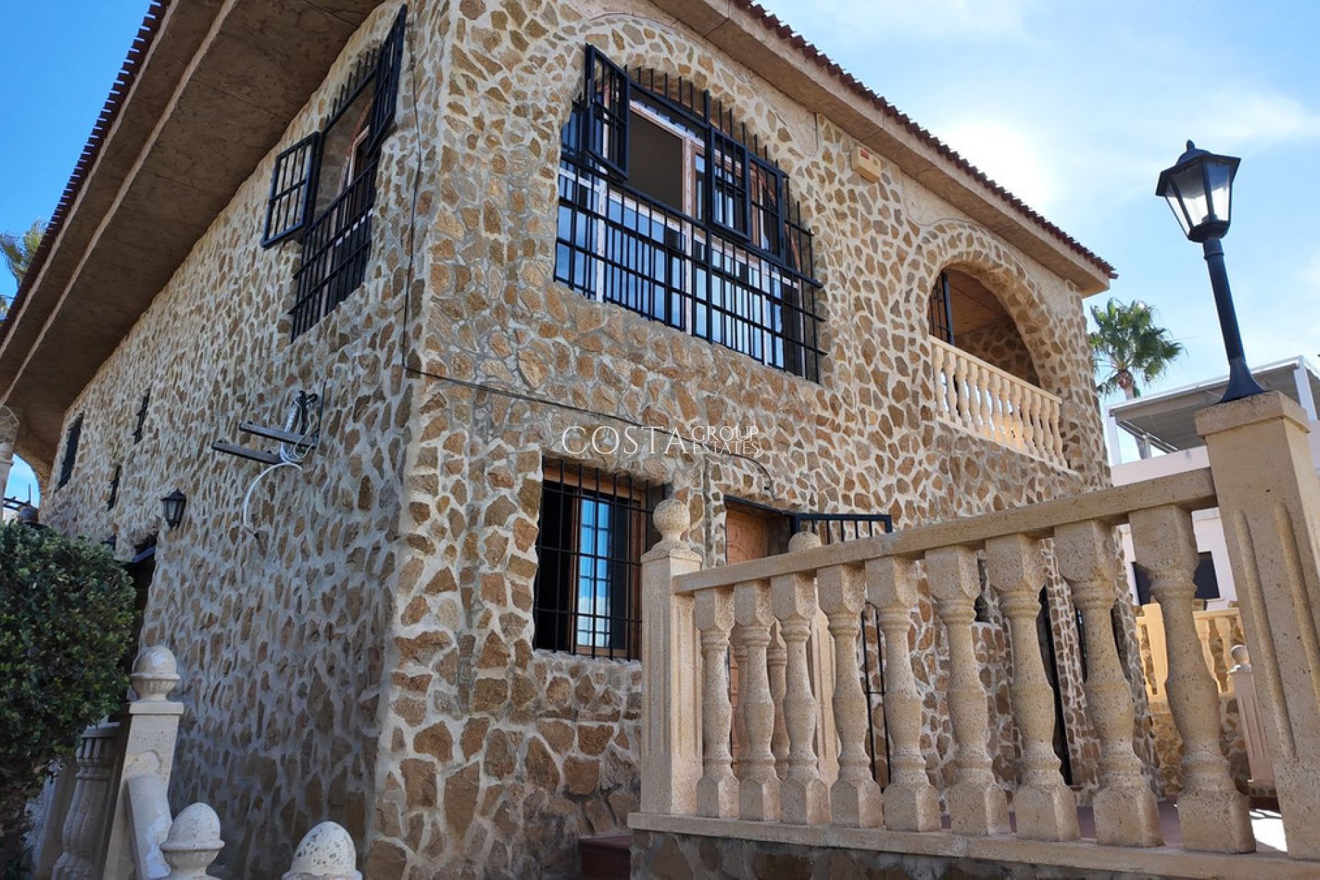 Resale - Villa -
Orihuela Costa - Los Balcones