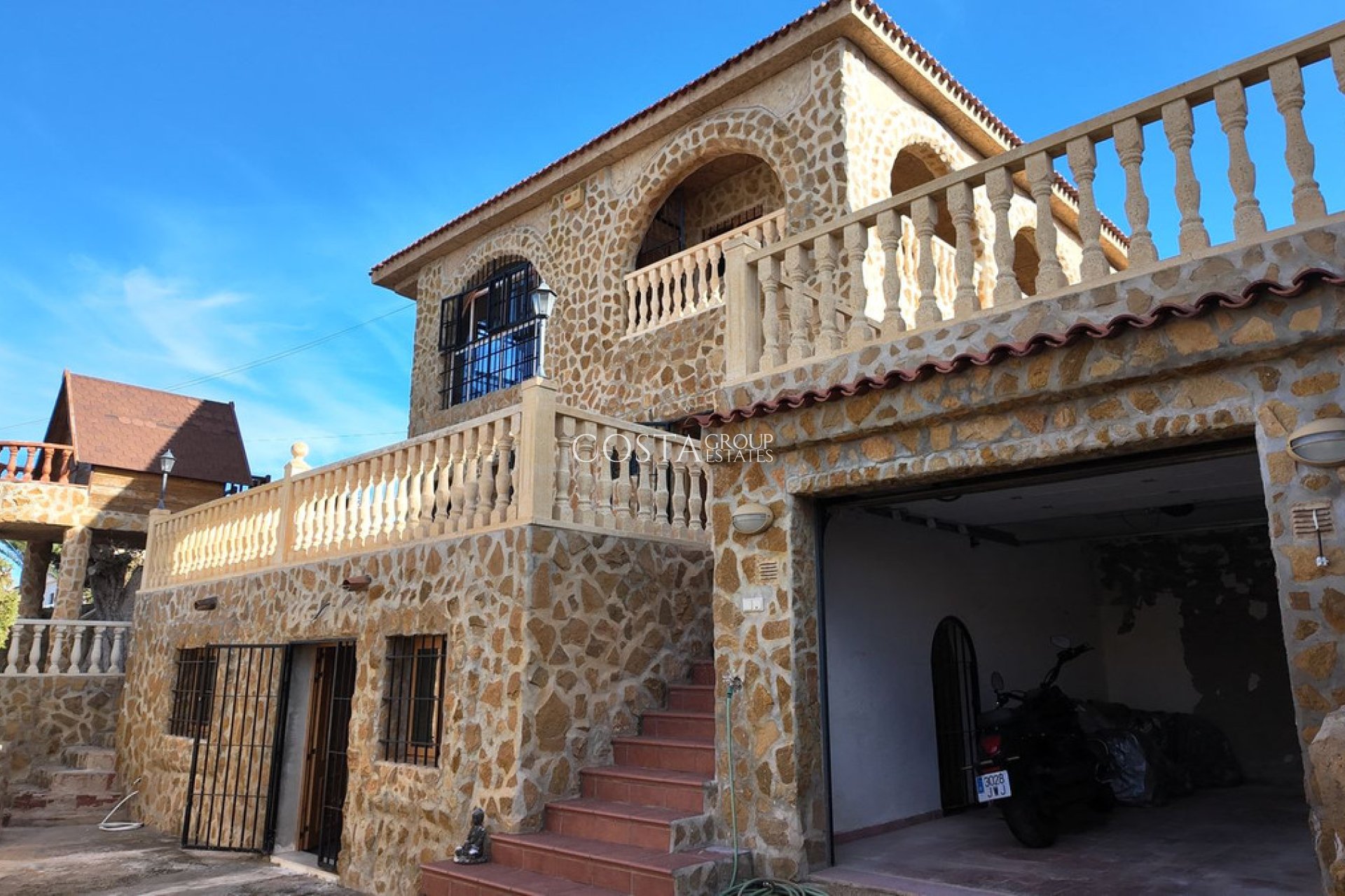 Resale - Villa -
Orihuela Costa - Los Balcones
