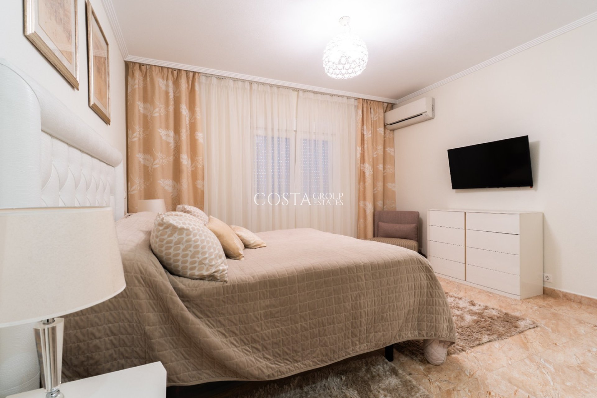 Resale - Villa -
Orihuela Costa - Los Balcones