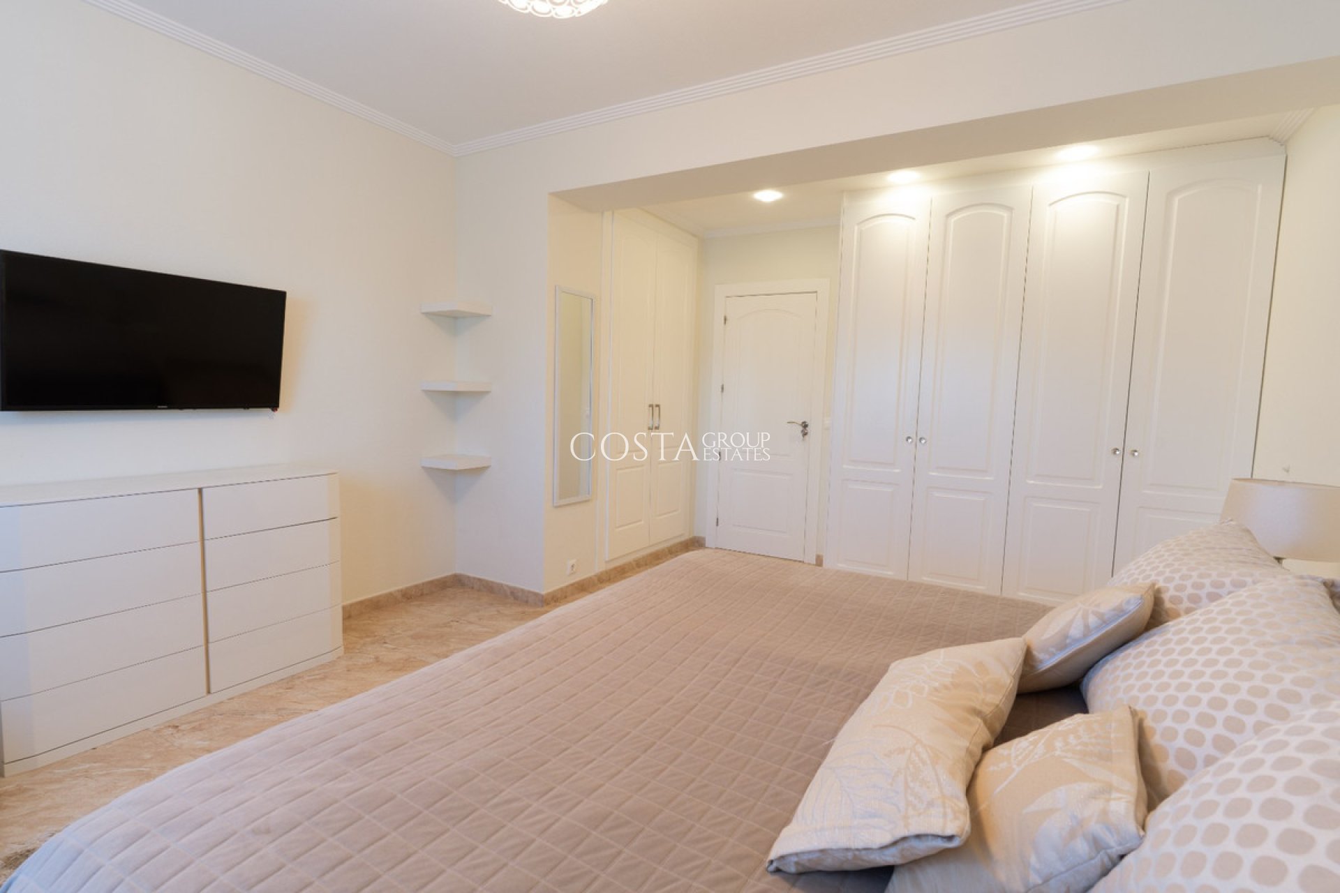 Resale - Villa -
Orihuela Costa - Los Balcones