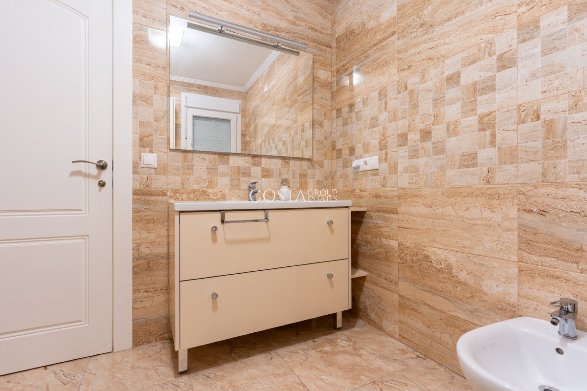 Resale - Villa -
Orihuela Costa - Los Balcones