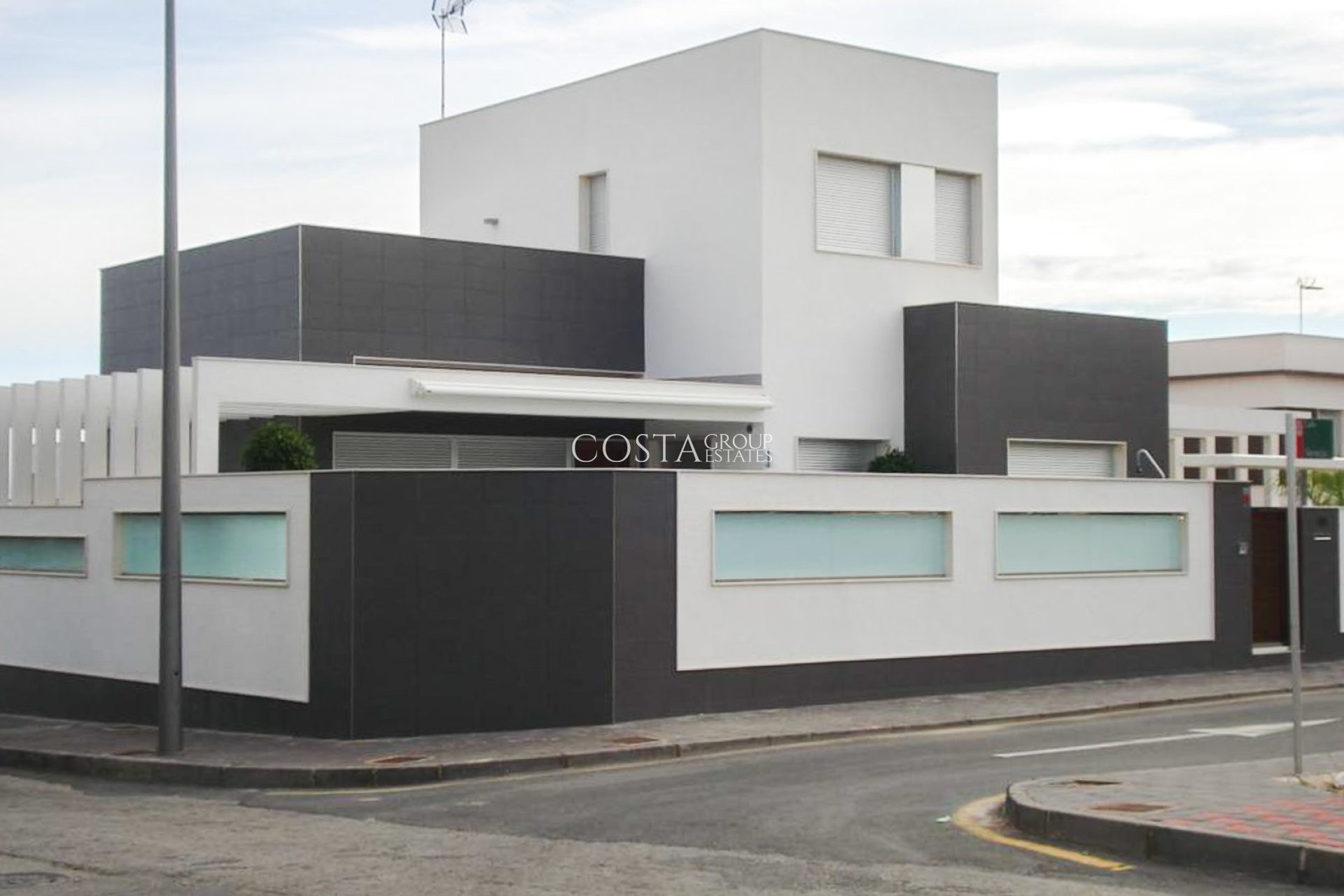 Resale - Villa -
Orihuela Costa - Mil Palmeras