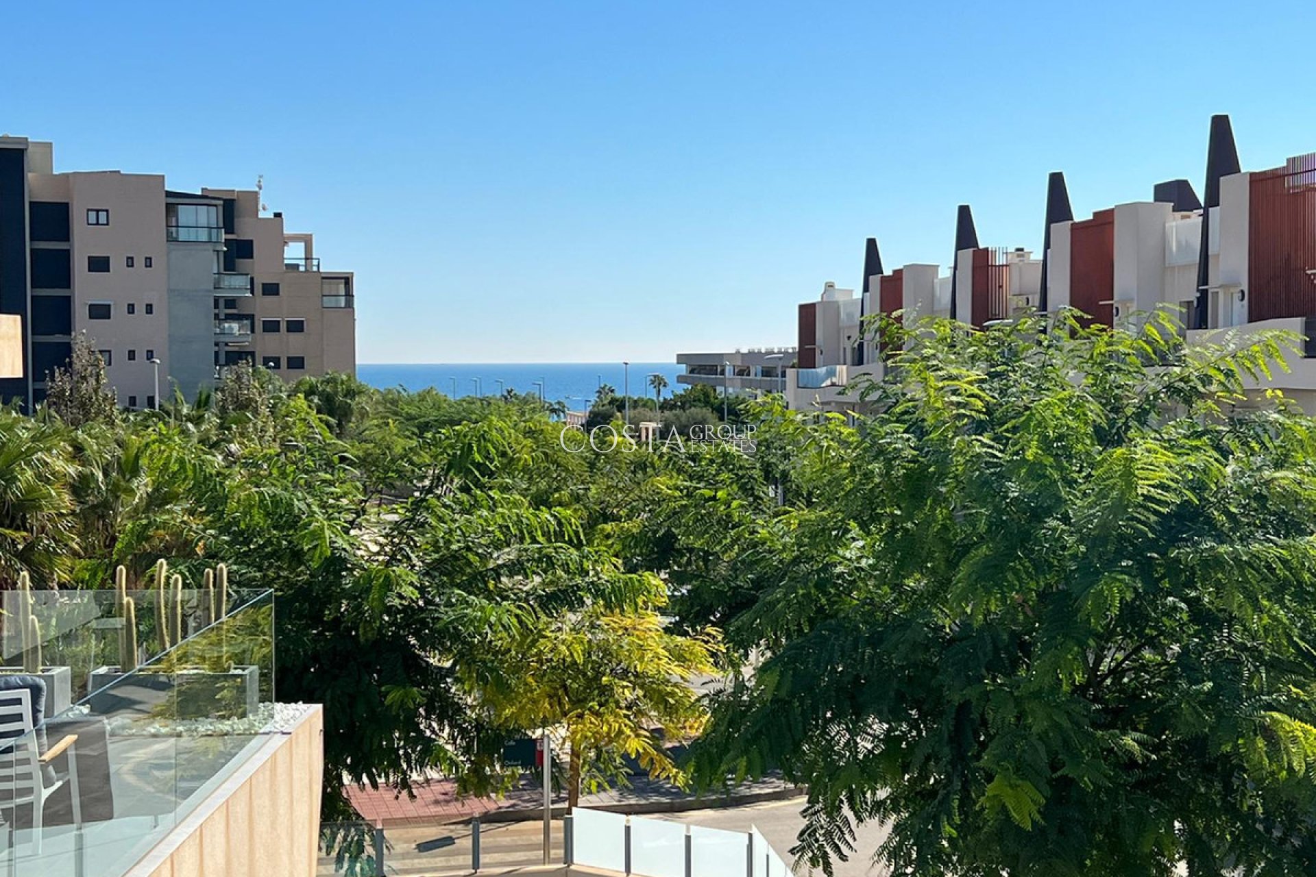 Resale - Villa -
Orihuela Costa - Mil Palmeras