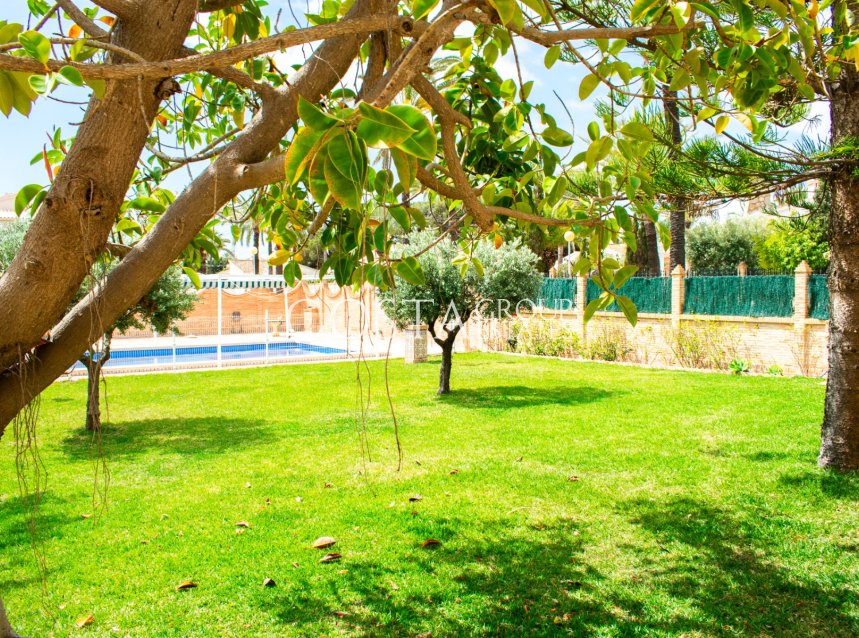 Resale - Villa -
Orihuela Costa - MUY CERCA DE LA PLAYA