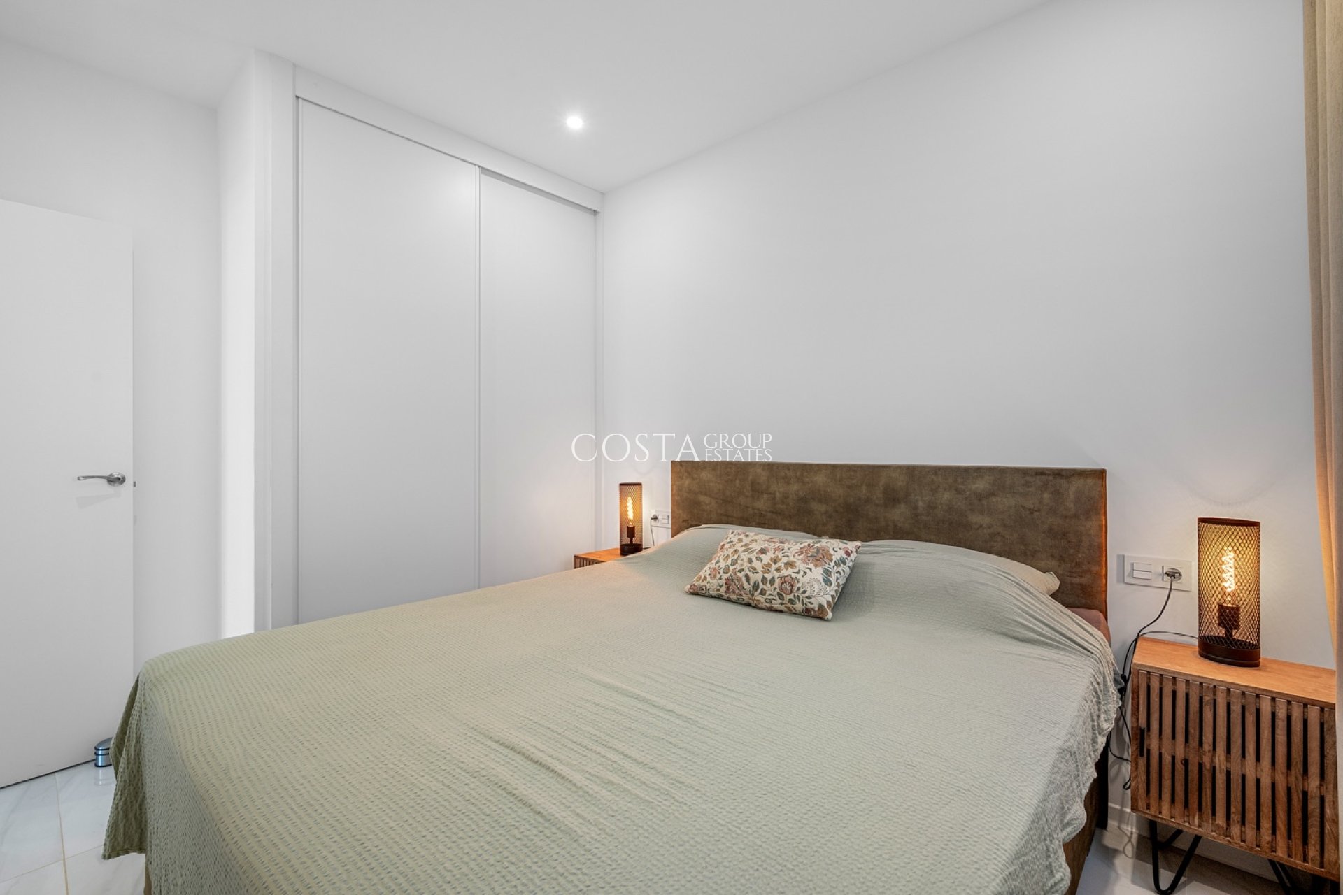 Resale - Villa -
Orihuela Costa - Orihuela