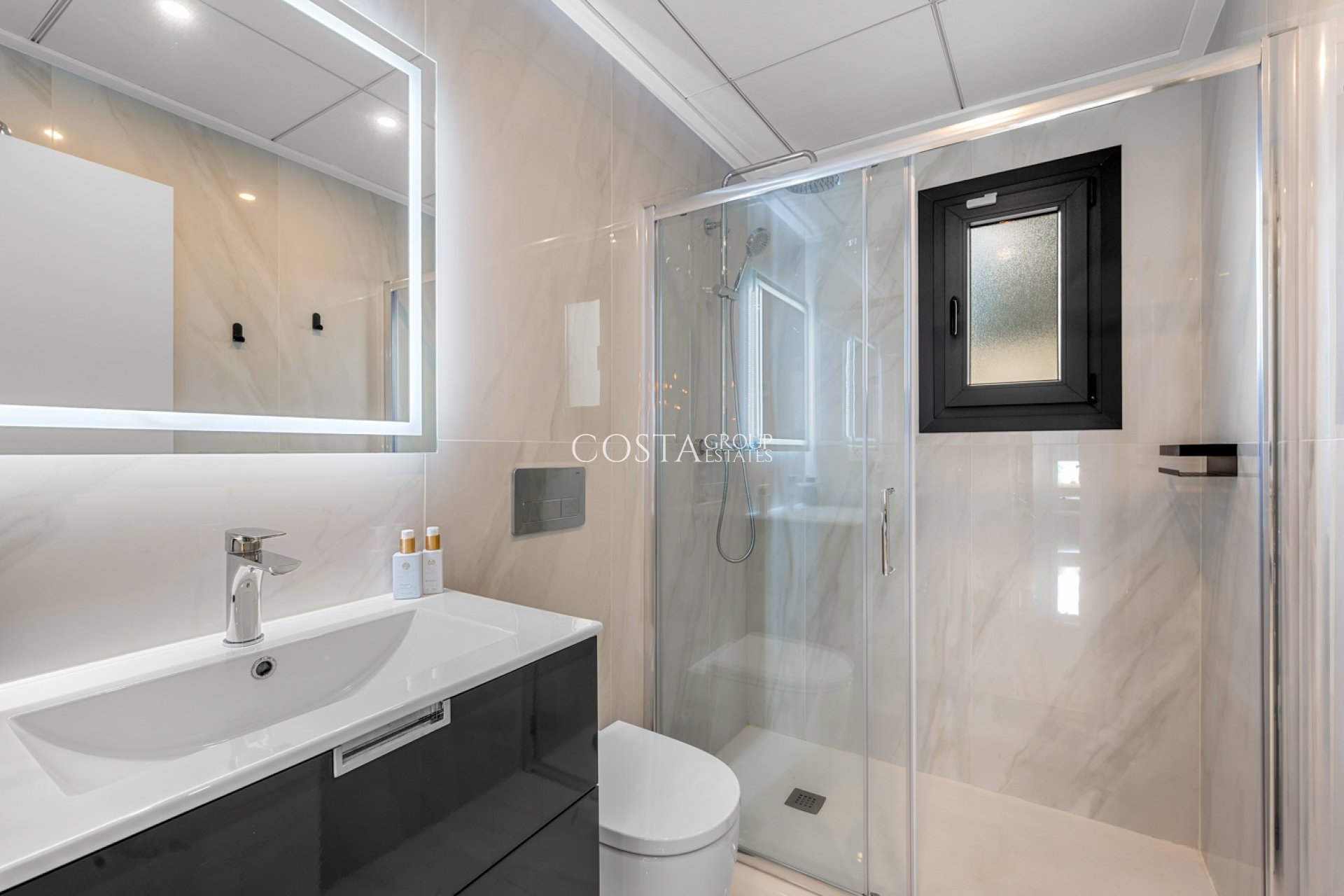 Resale - Villa -
Orihuela Costa - Orihuela