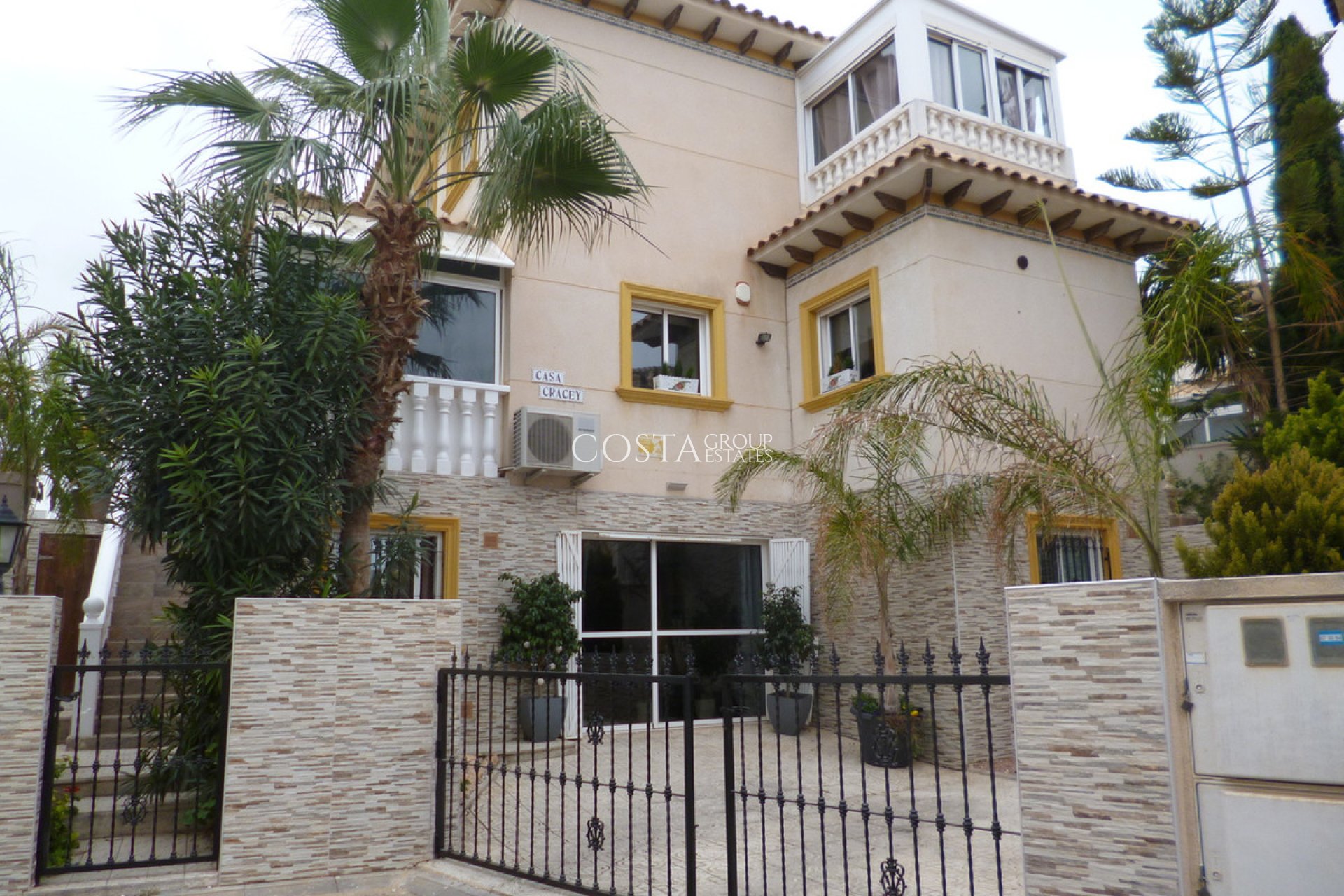 Resale - Villa -
Orihuela Costa - Playa Flamenca