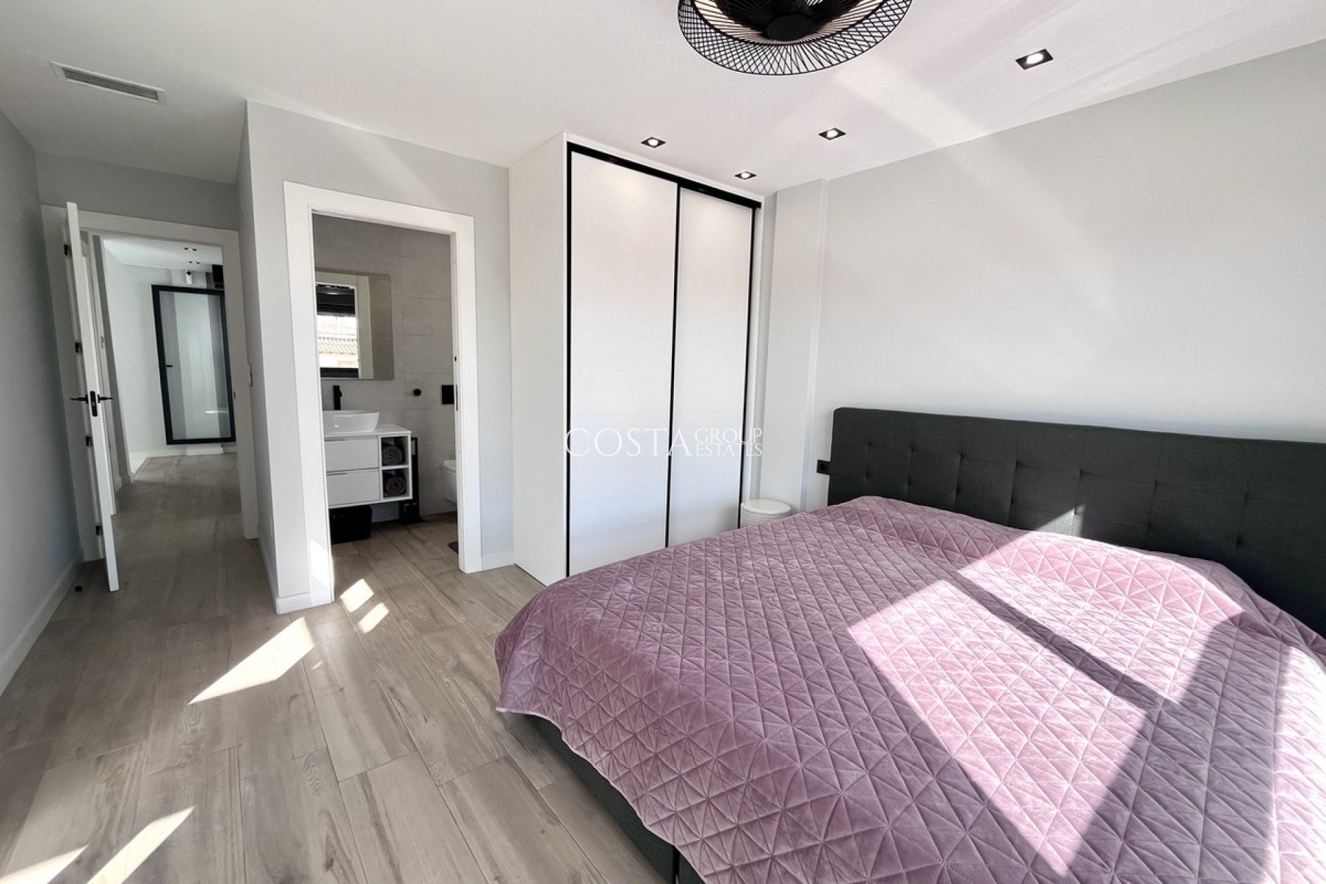 Resale - Villa -
Orihuela Costa - Playa Flamenca