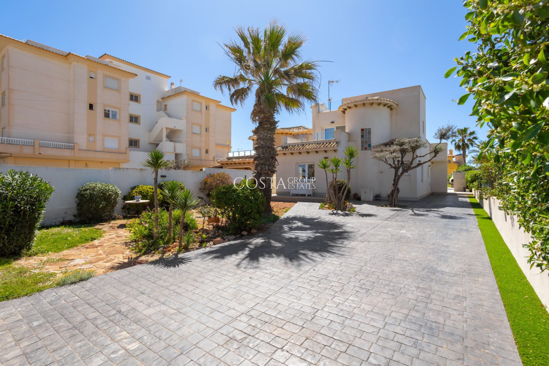 Resale - Villa -
Orihuela Costa - Playa Flamenca