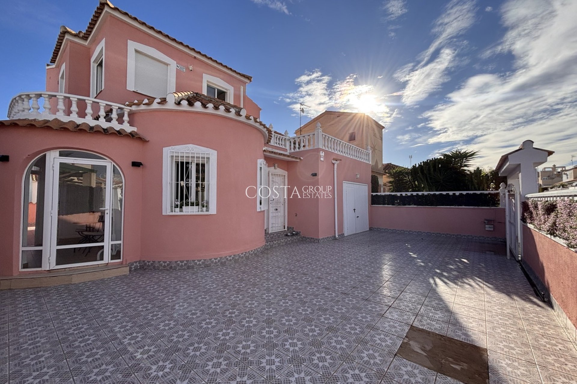 Resale - Villa -
Orihuela Costa - Playa Flamenca