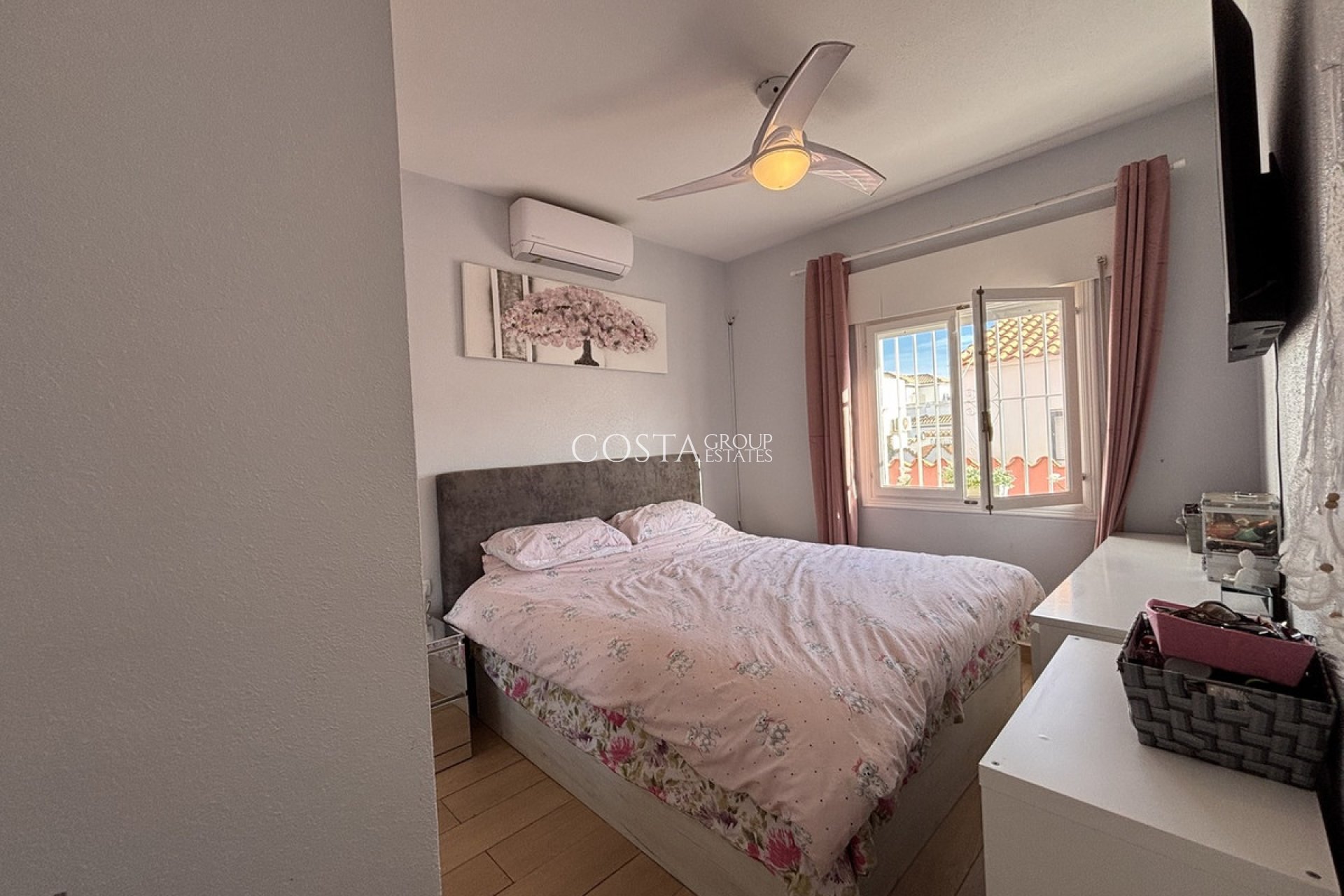 Resale - Villa -
Orihuela Costa - Playa Flamenca