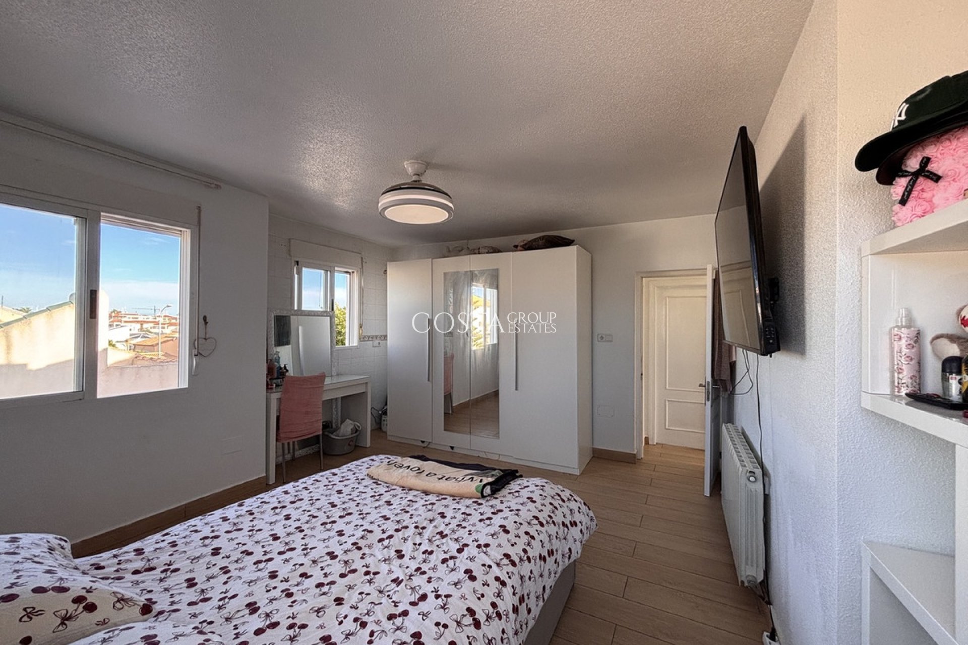 Resale - Villa -
Orihuela Costa - Playa Flamenca