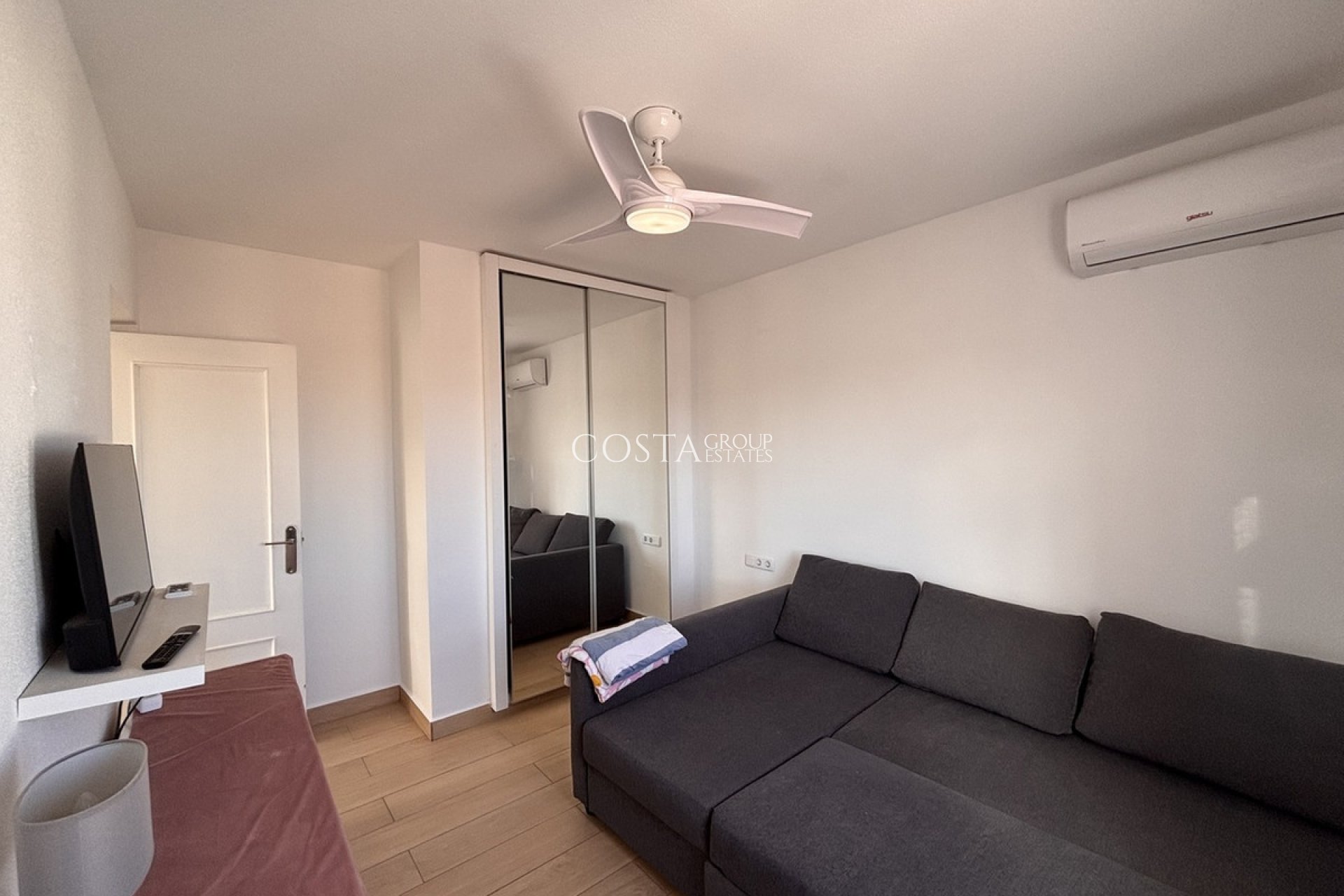 Resale - Villa -
Orihuela Costa - Playa Flamenca