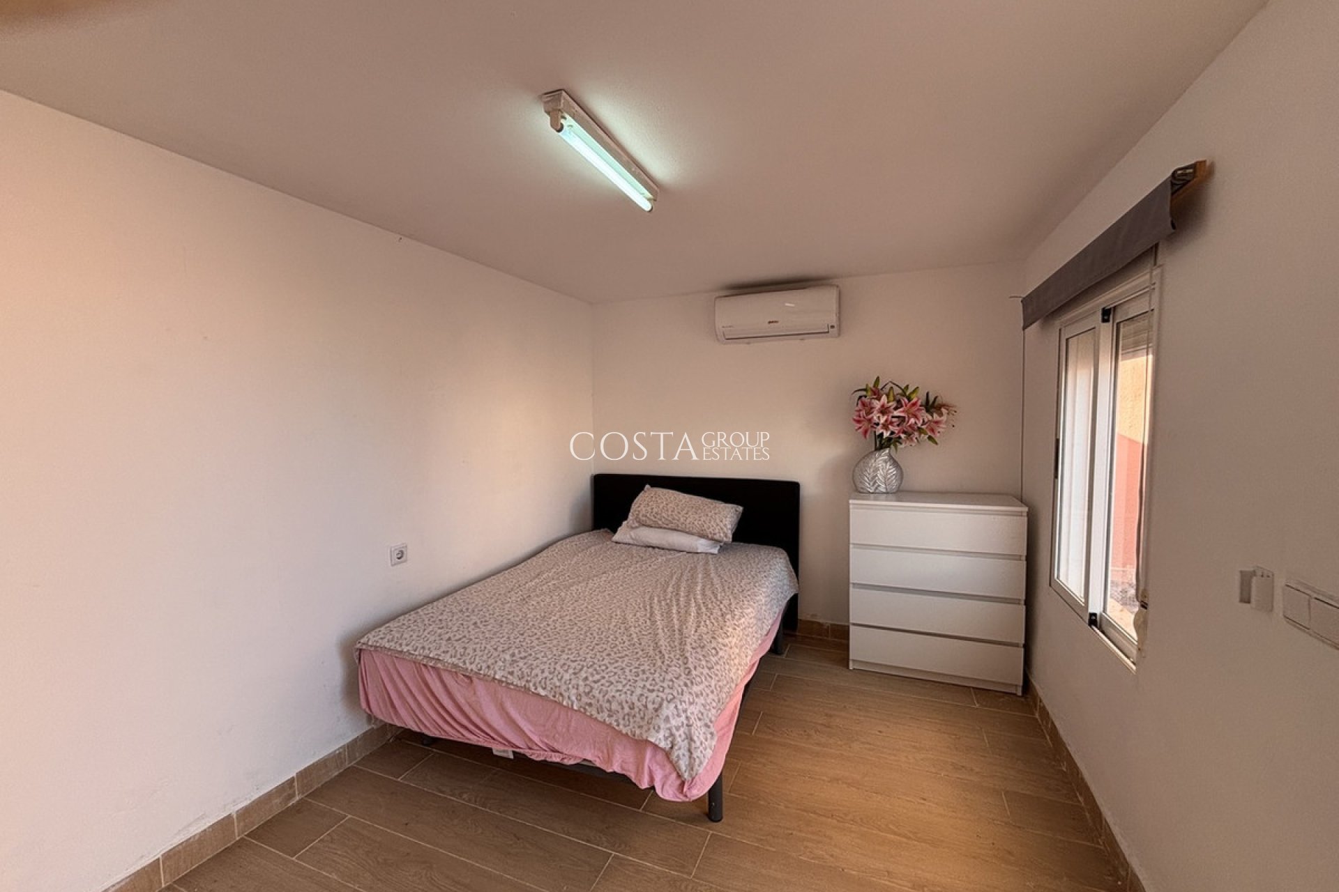 Resale - Villa -
Orihuela Costa - Playa Flamenca