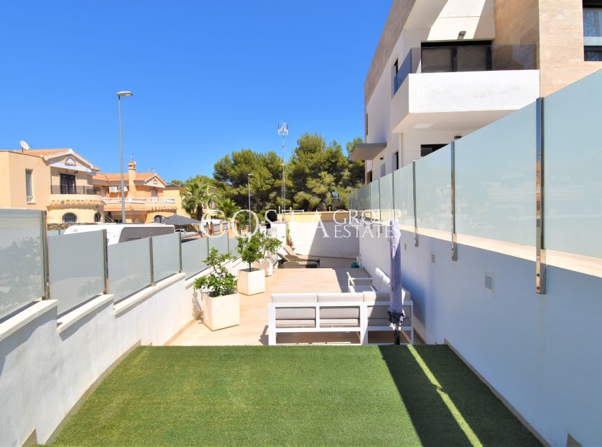 Resale - Villa -
Orihuela Costa - Villamartín