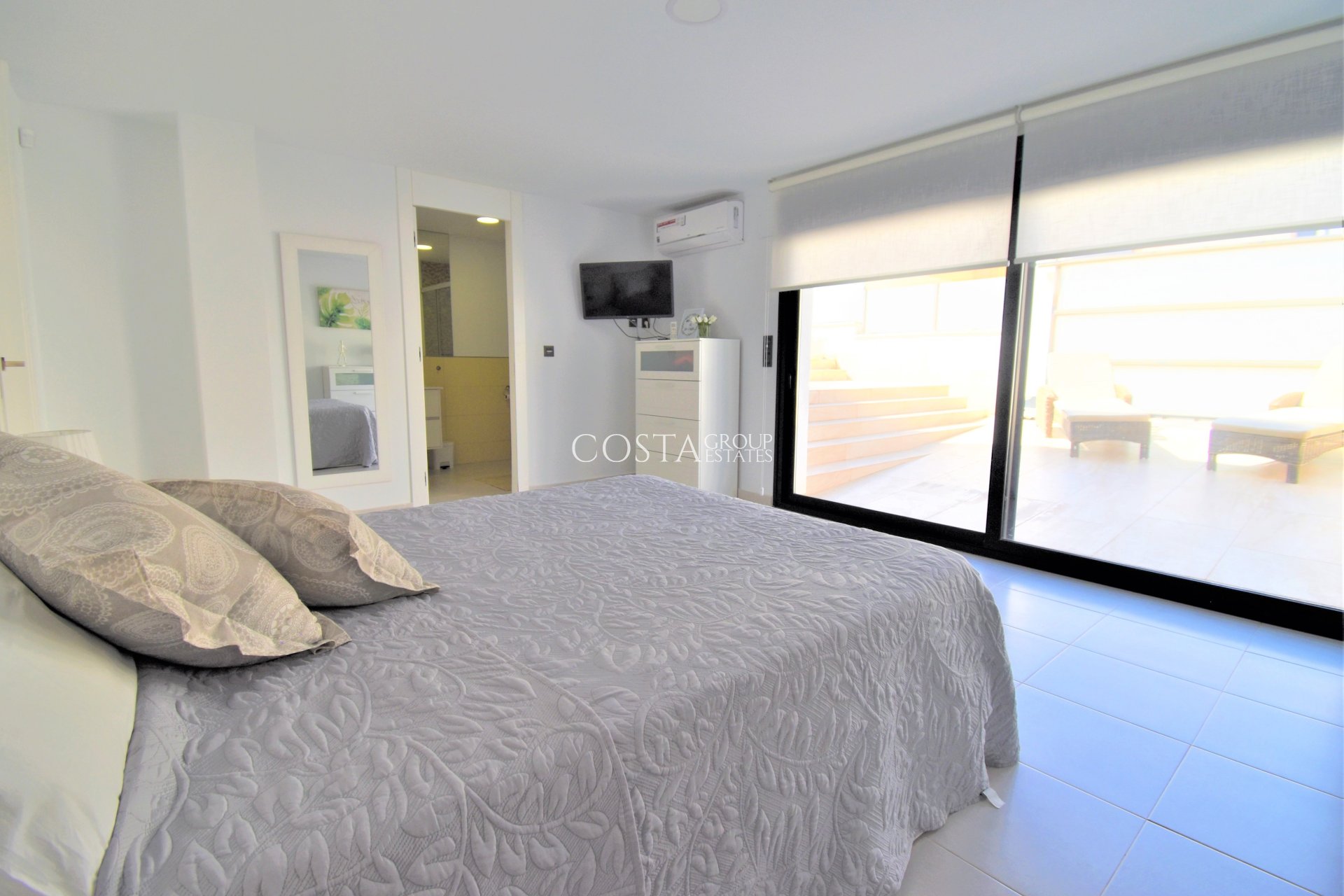 Resale - Villa -
Orihuela Costa - Villamartín