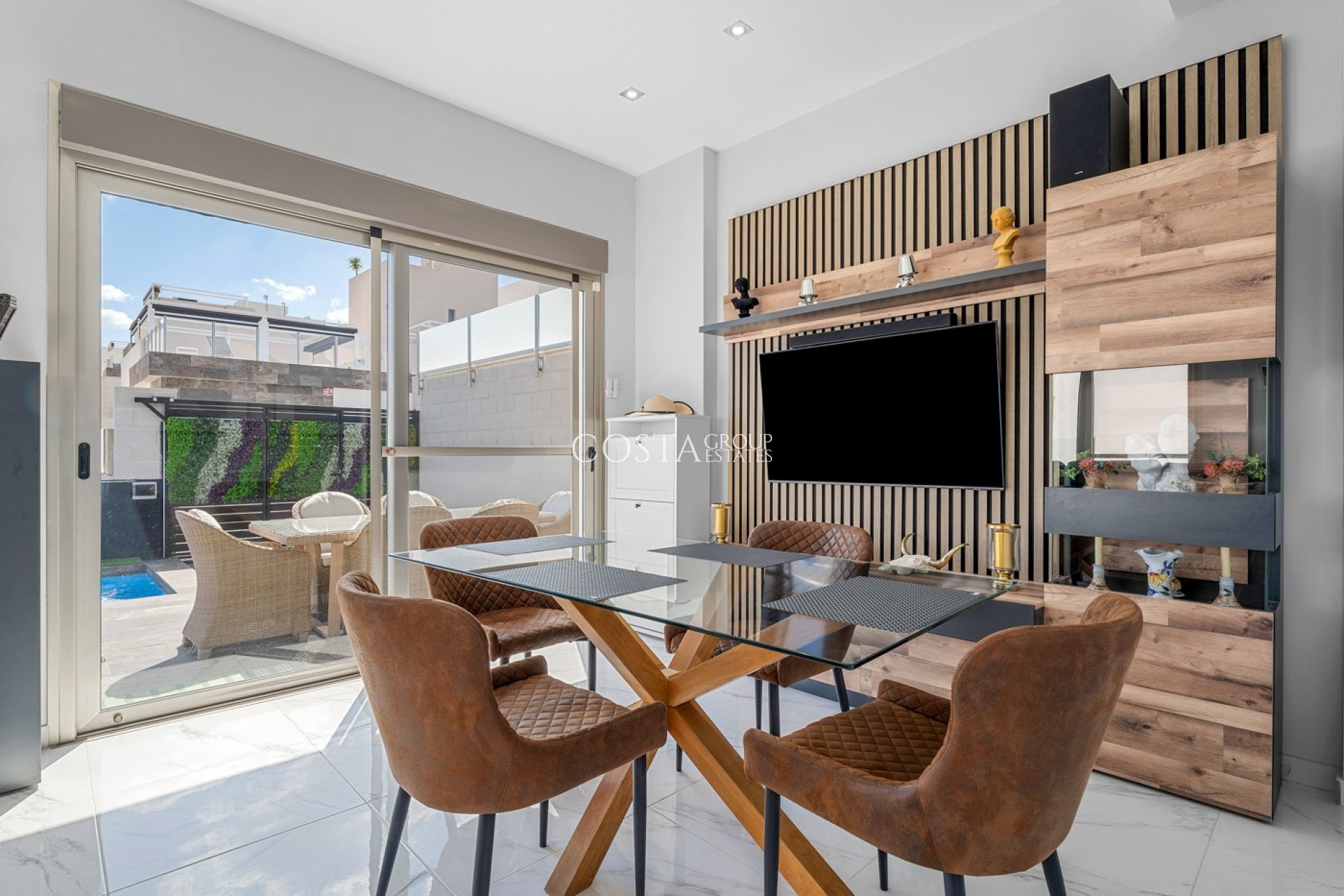 Resale - Villa -
Orihuela Costa - Villamartín