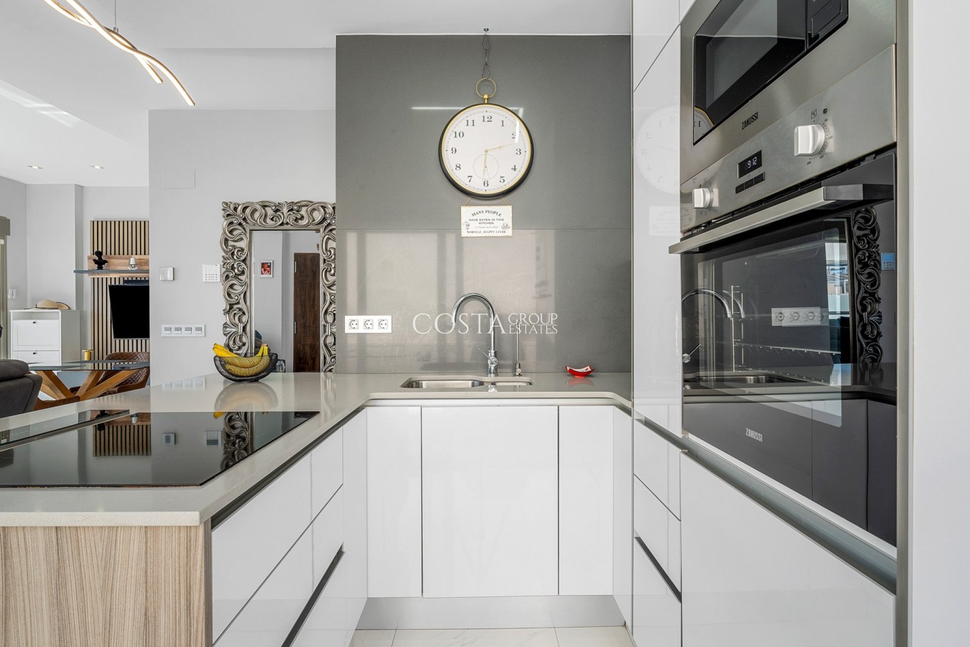 Resale - Villa -
Orihuela Costa - Villamartín