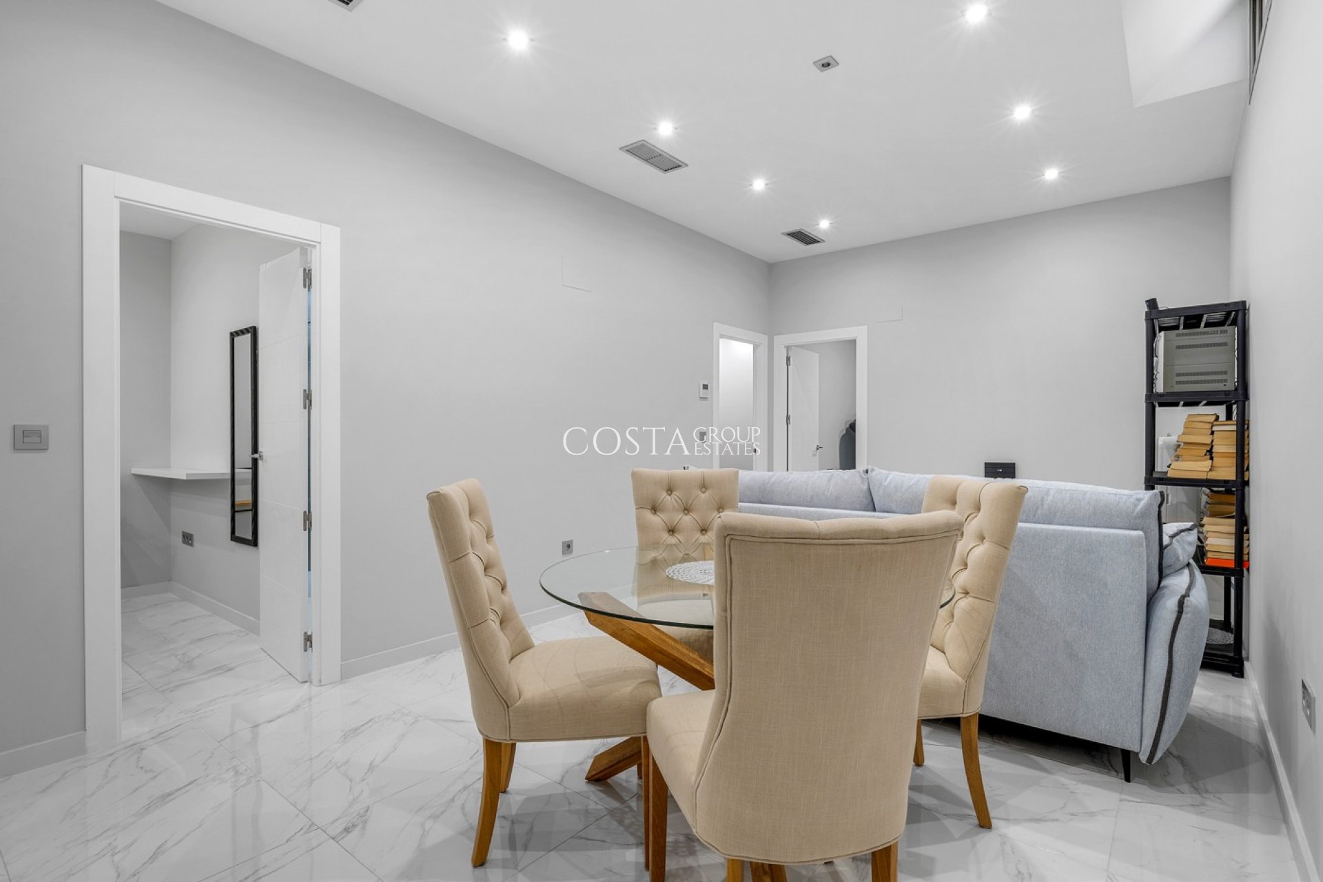 Resale - Villa -
Orihuela Costa - Villamartín