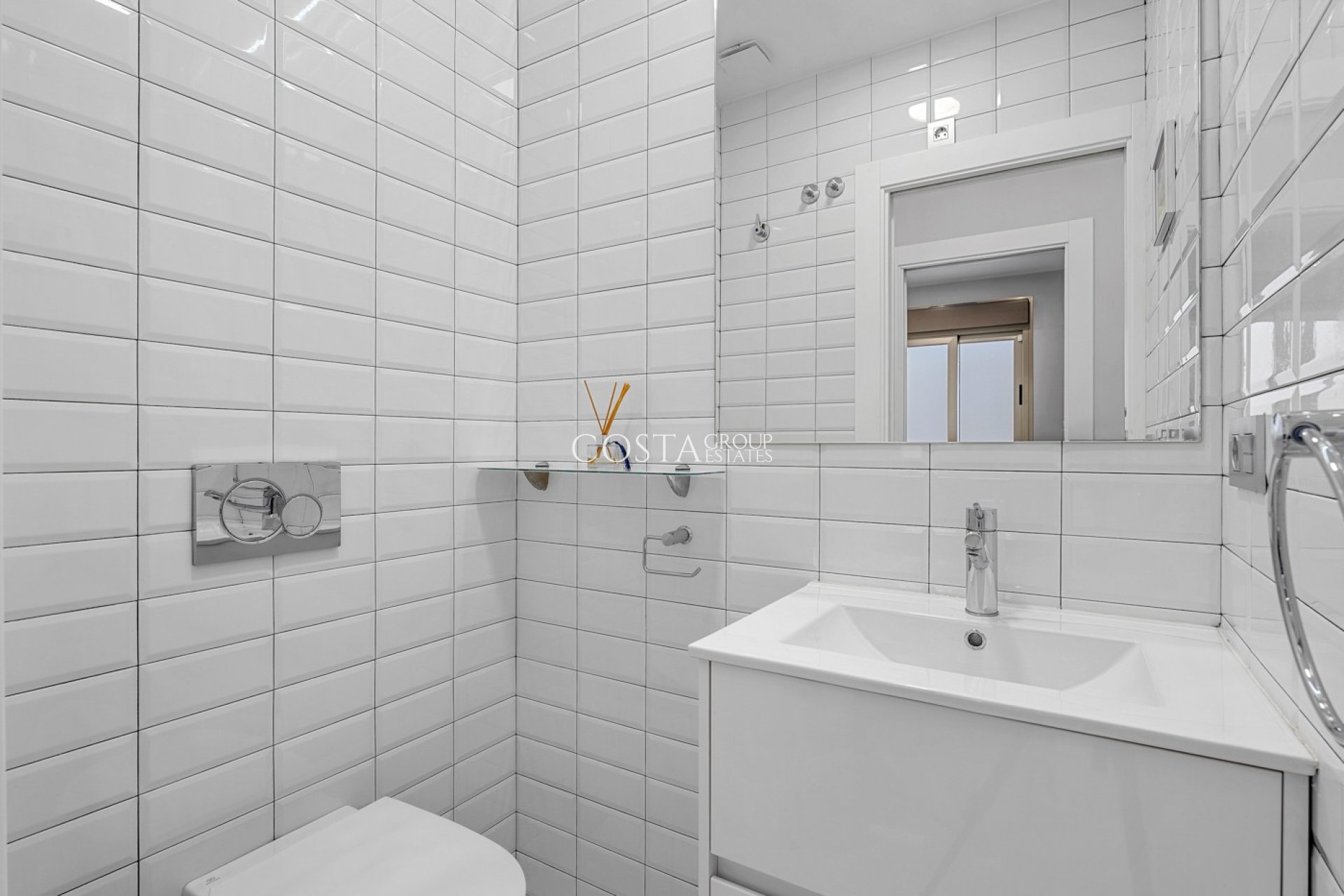 Resale - Villa -
Orihuela Costa - Villamartín