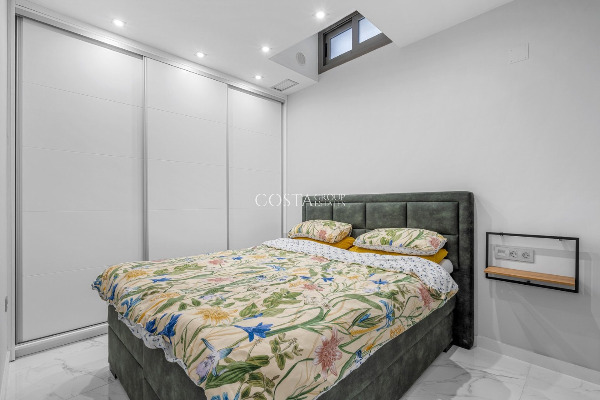 Resale - Villa -
Orihuela Costa - Villamartín