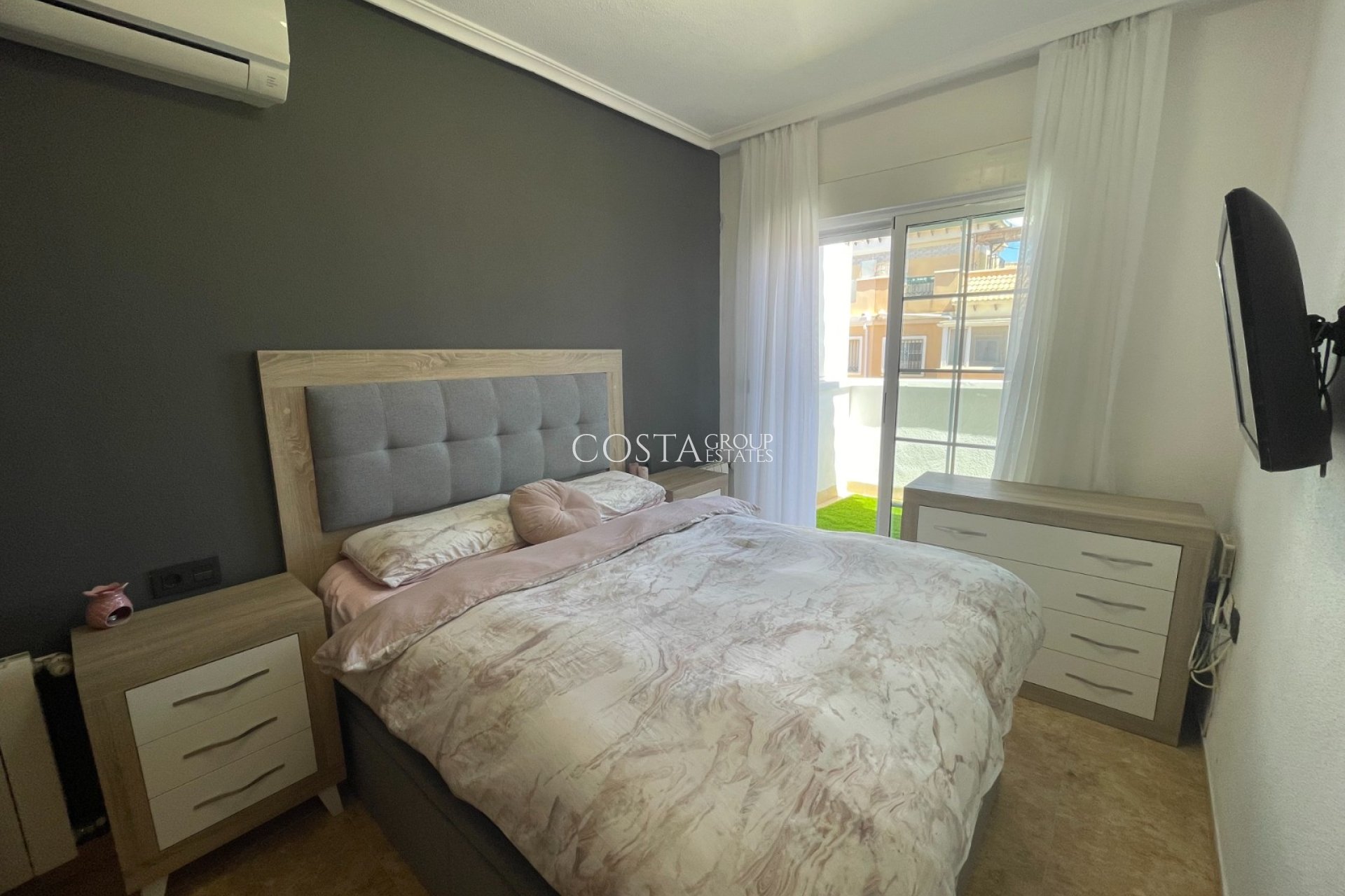Resale - Villa -
Orihuela Costa - Villamartín