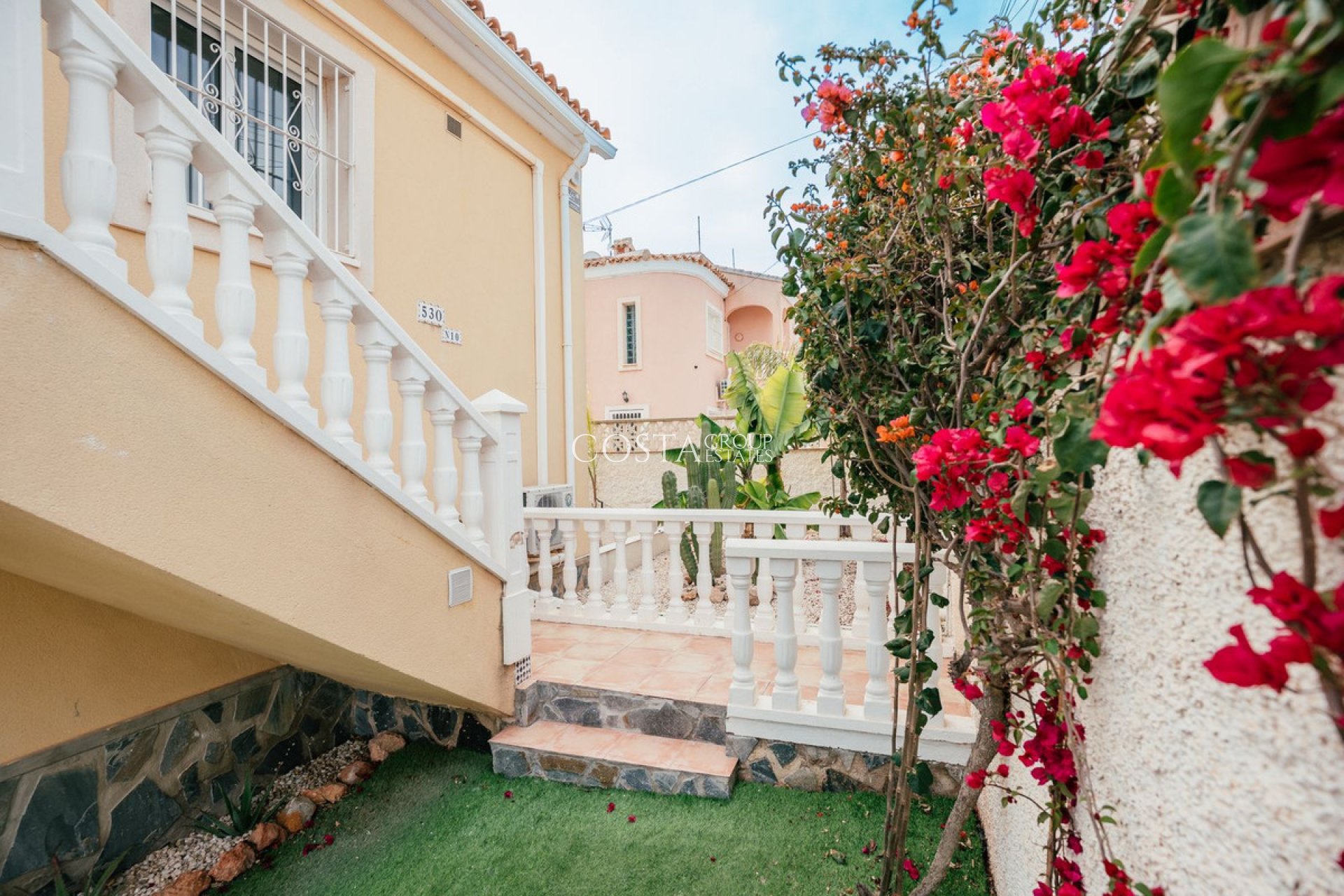 Resale - Villa -
Orihuela Costa - Villamartin