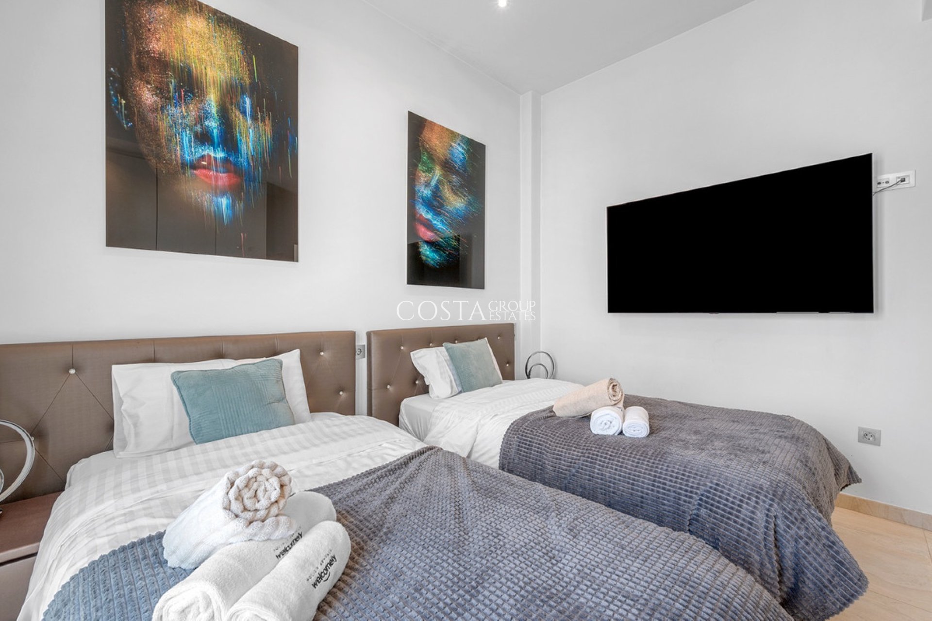 Resale - Villa -
Orihuela Costa - Villamartin