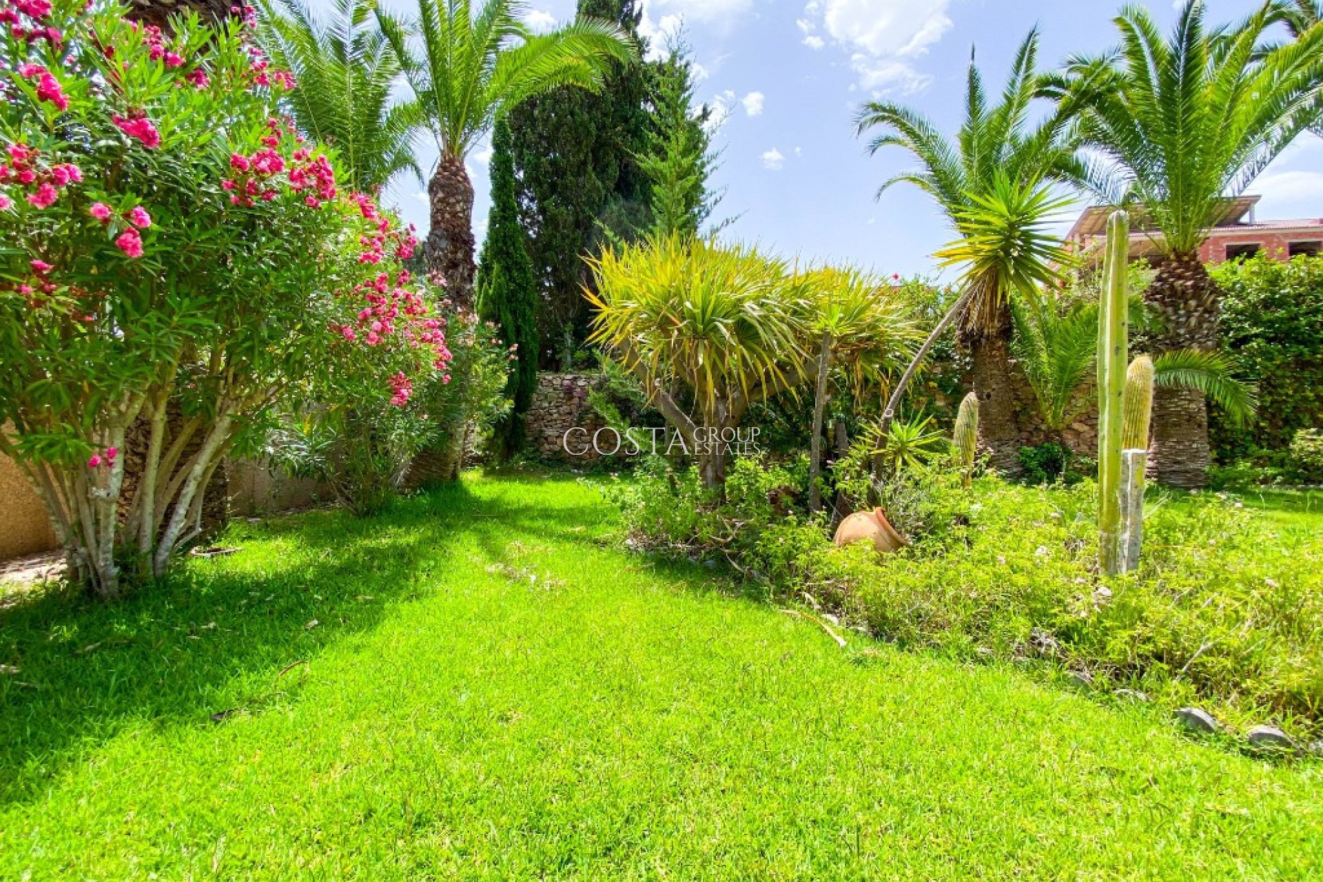 Resale - Villa -
Orihuela Costa - Villamartin