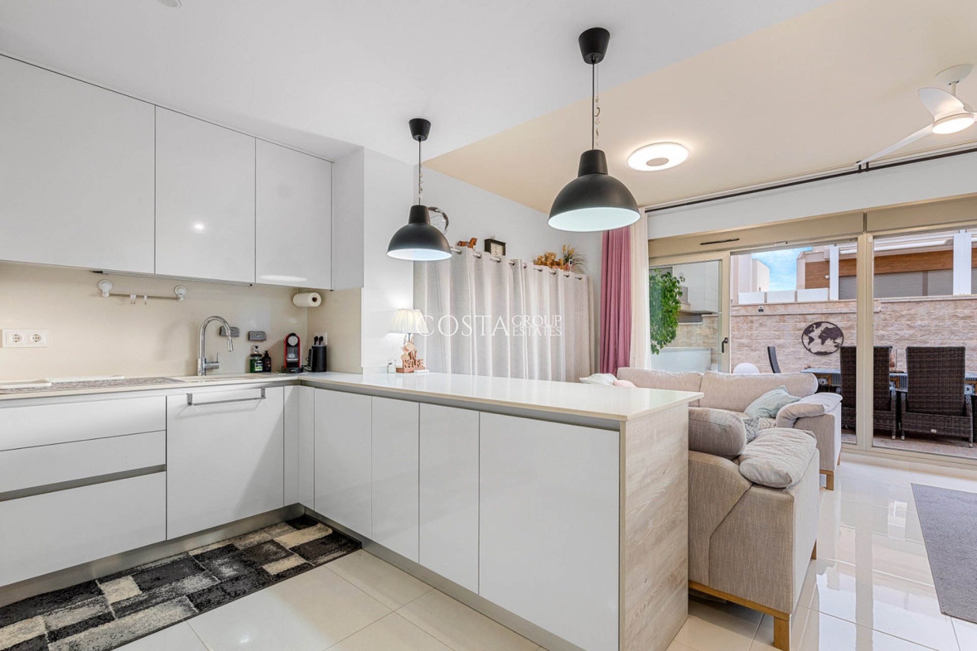 Resale - Villa -
Orihuela Costa - Villamartin