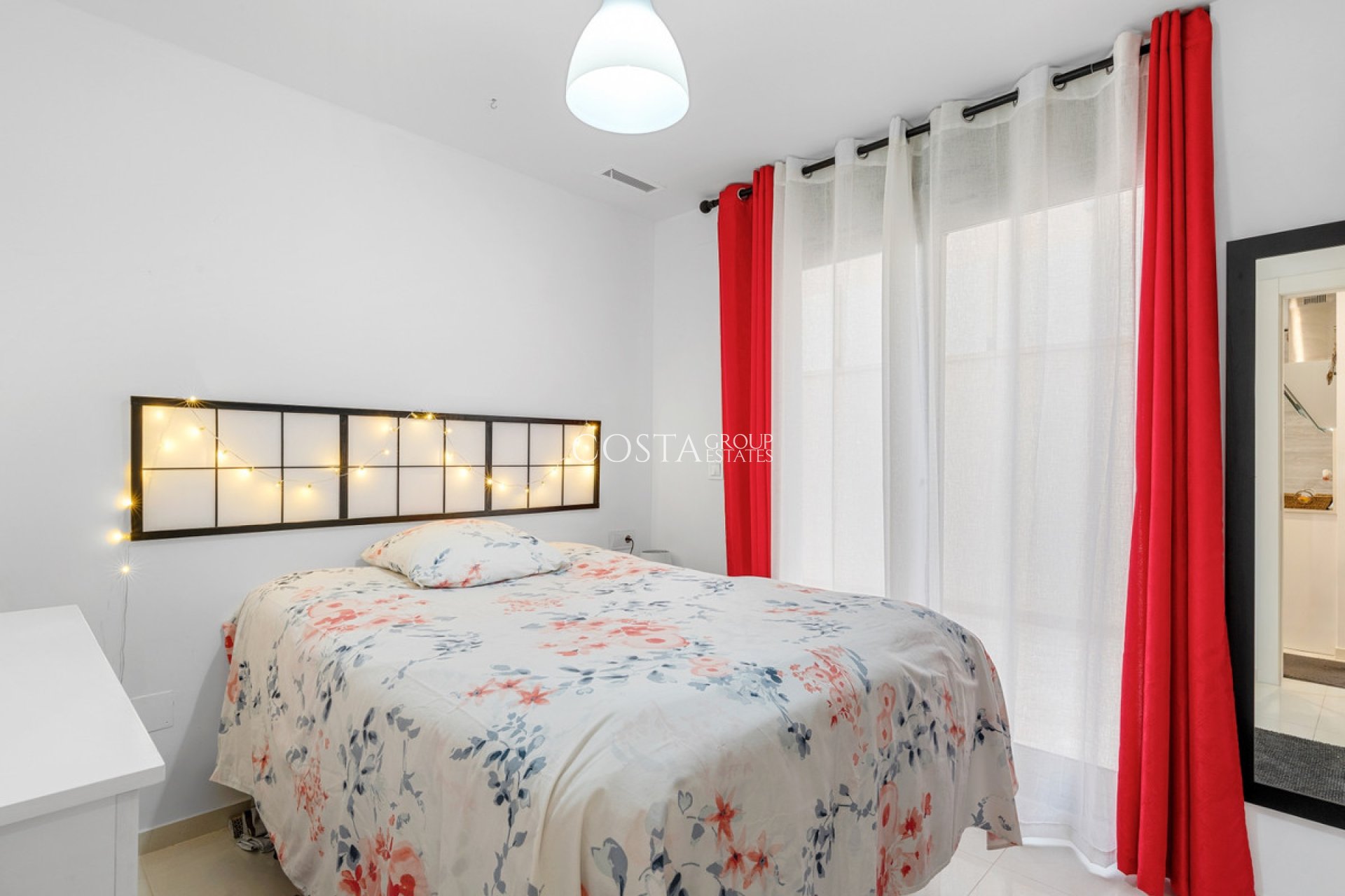 Resale - Villa -
Orihuela Costa - Villamartin