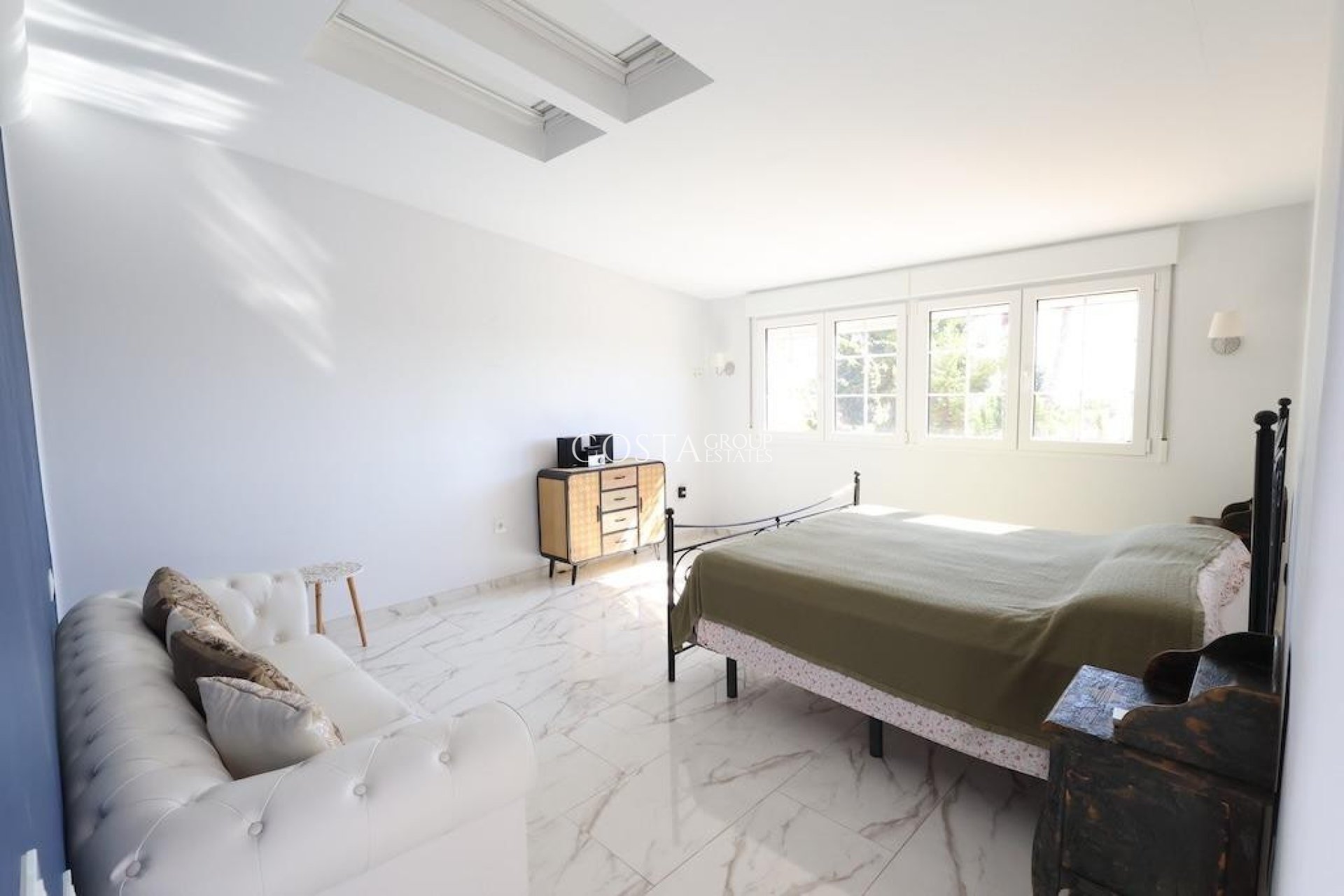 Resale - Villa -
Orihuela Costa - Villamartin