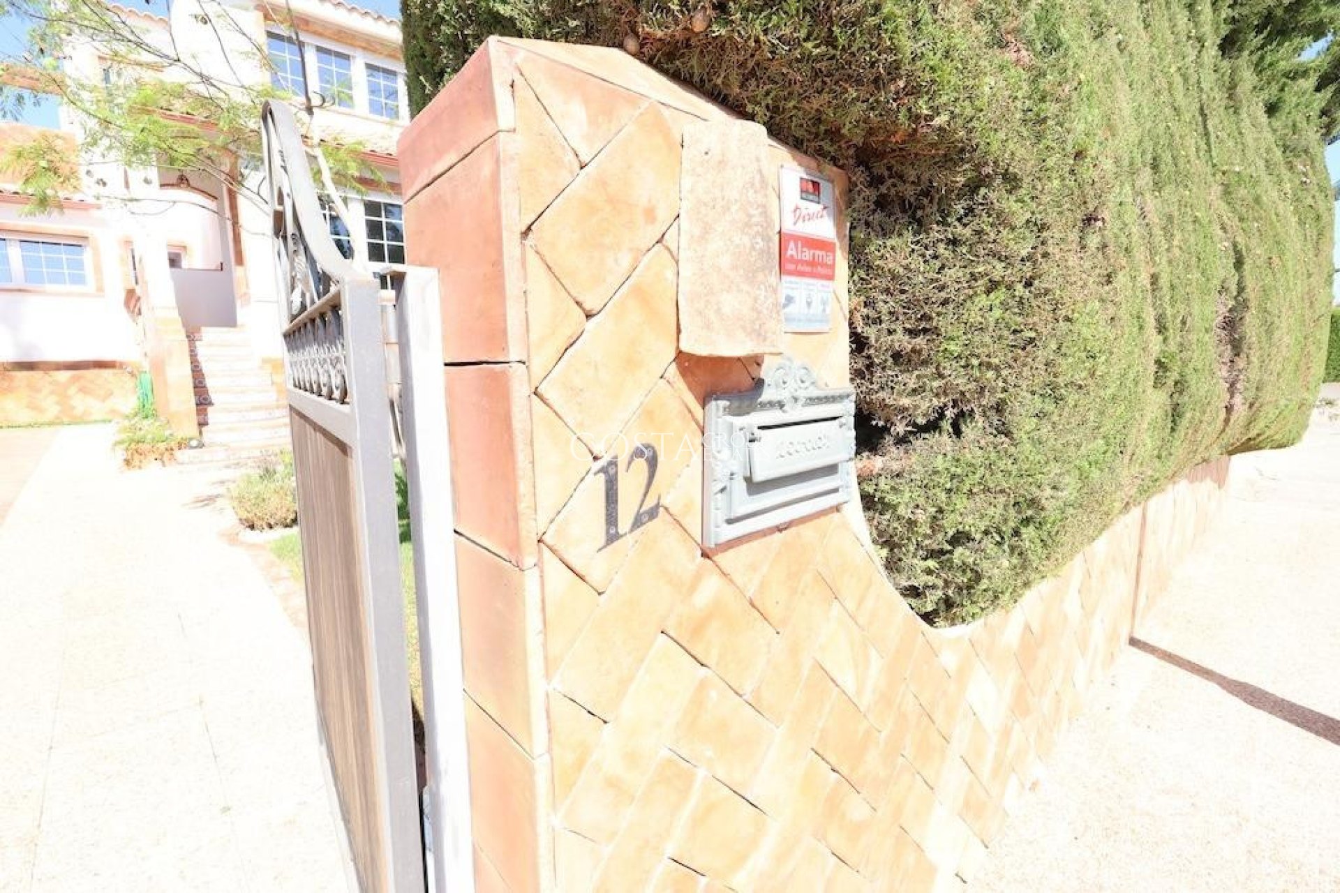 Resale - Villa -
Orihuela Costa - Villamartin