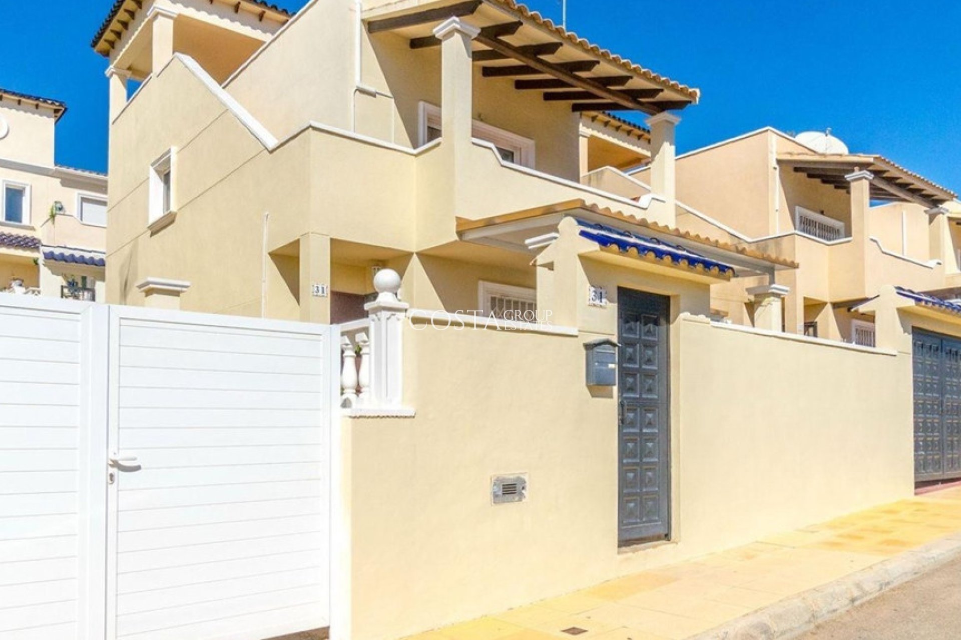 Resale - Villa -
Orihuela Costa - Villamartin