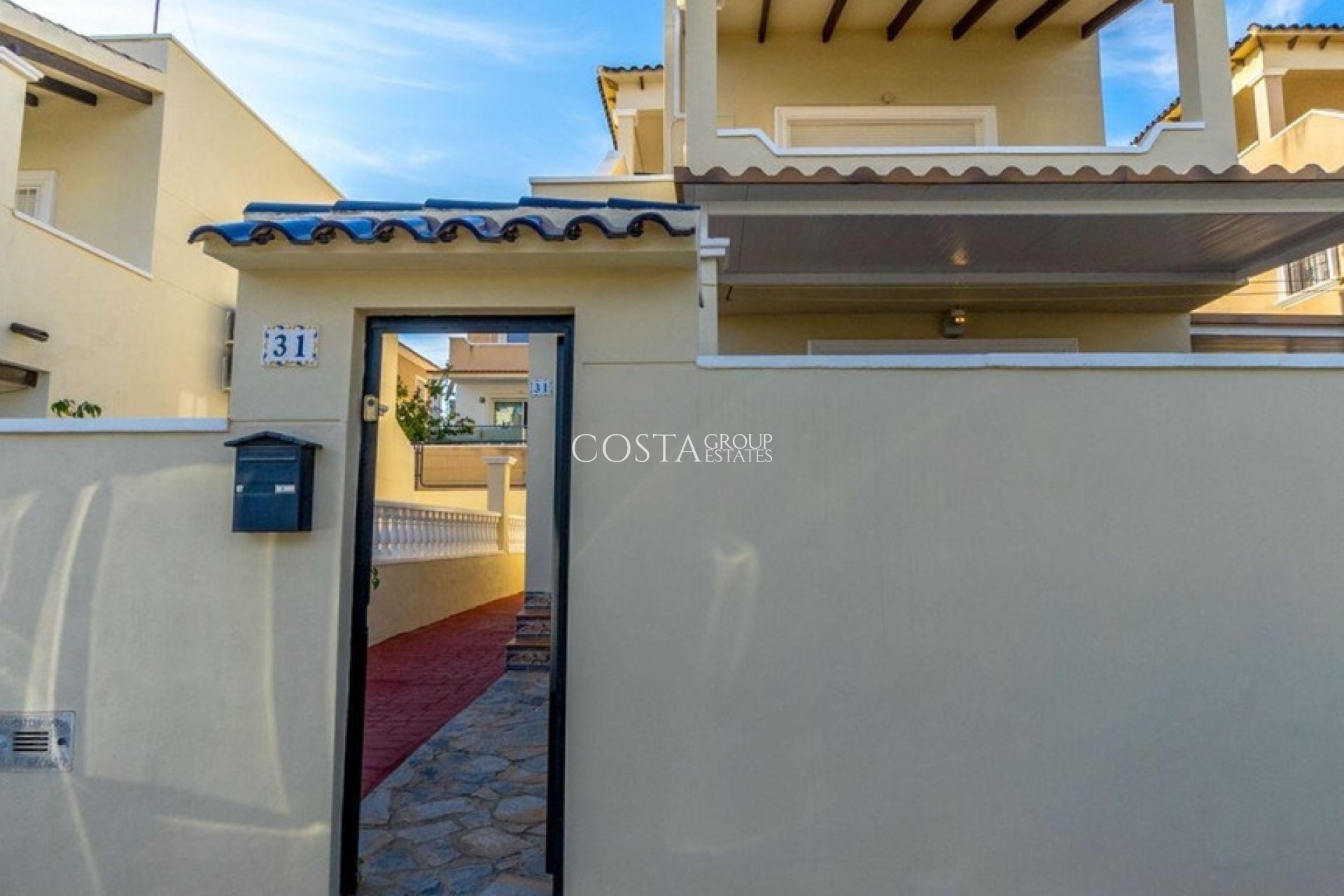 Resale - Villa -
Orihuela Costa - Villamartin