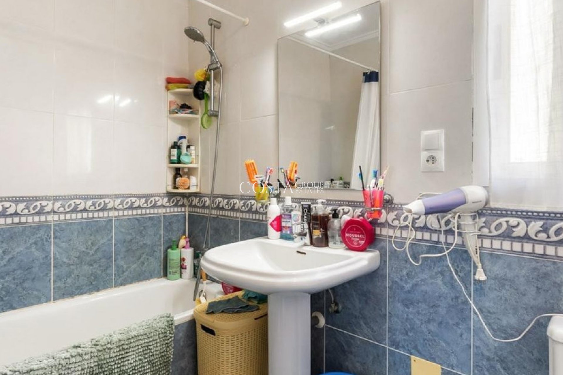 Resale - Villa -
Orihuela Costa - Villamartin