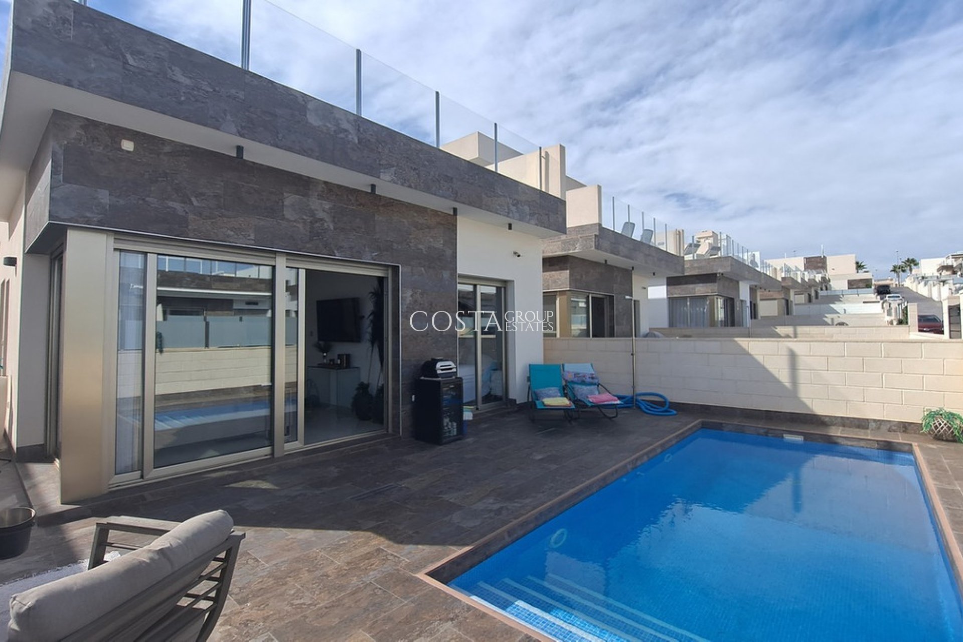 Resale - Villa -
Orihuela Costa - Villamartin