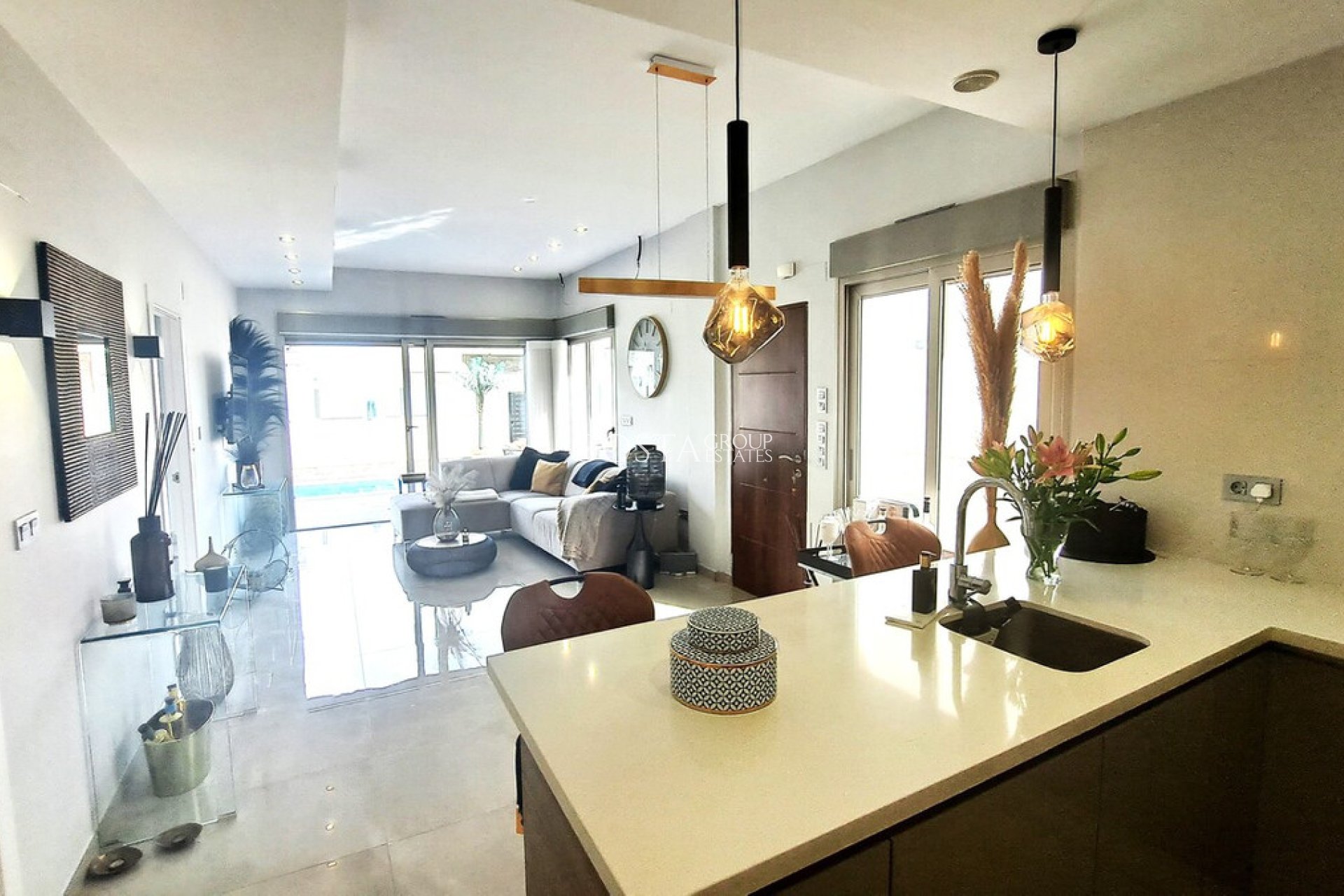 Resale - Villa -
Orihuela Costa - Villamartin