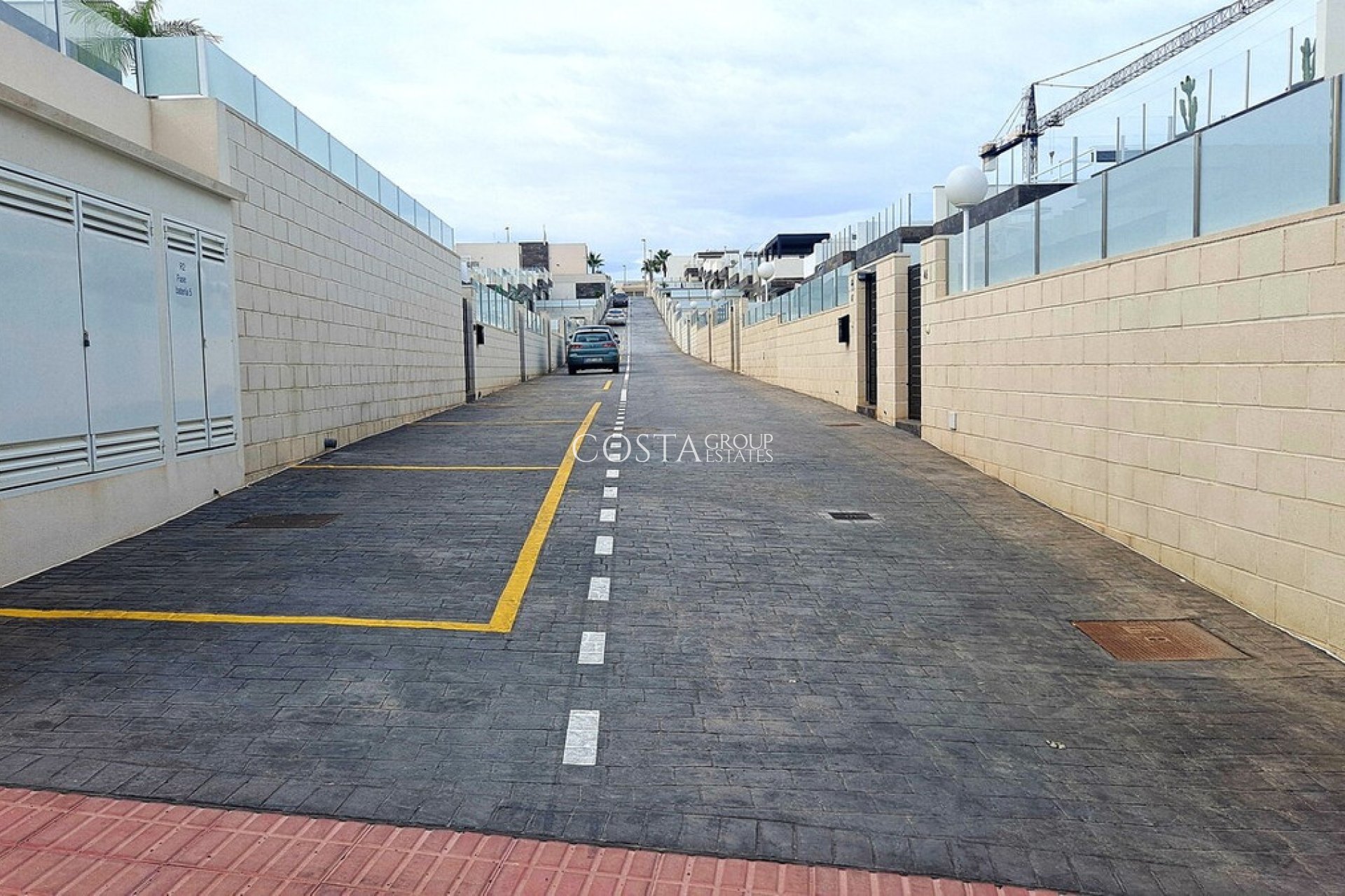 Resale - Villa -
Orihuela Costa - Villamartin