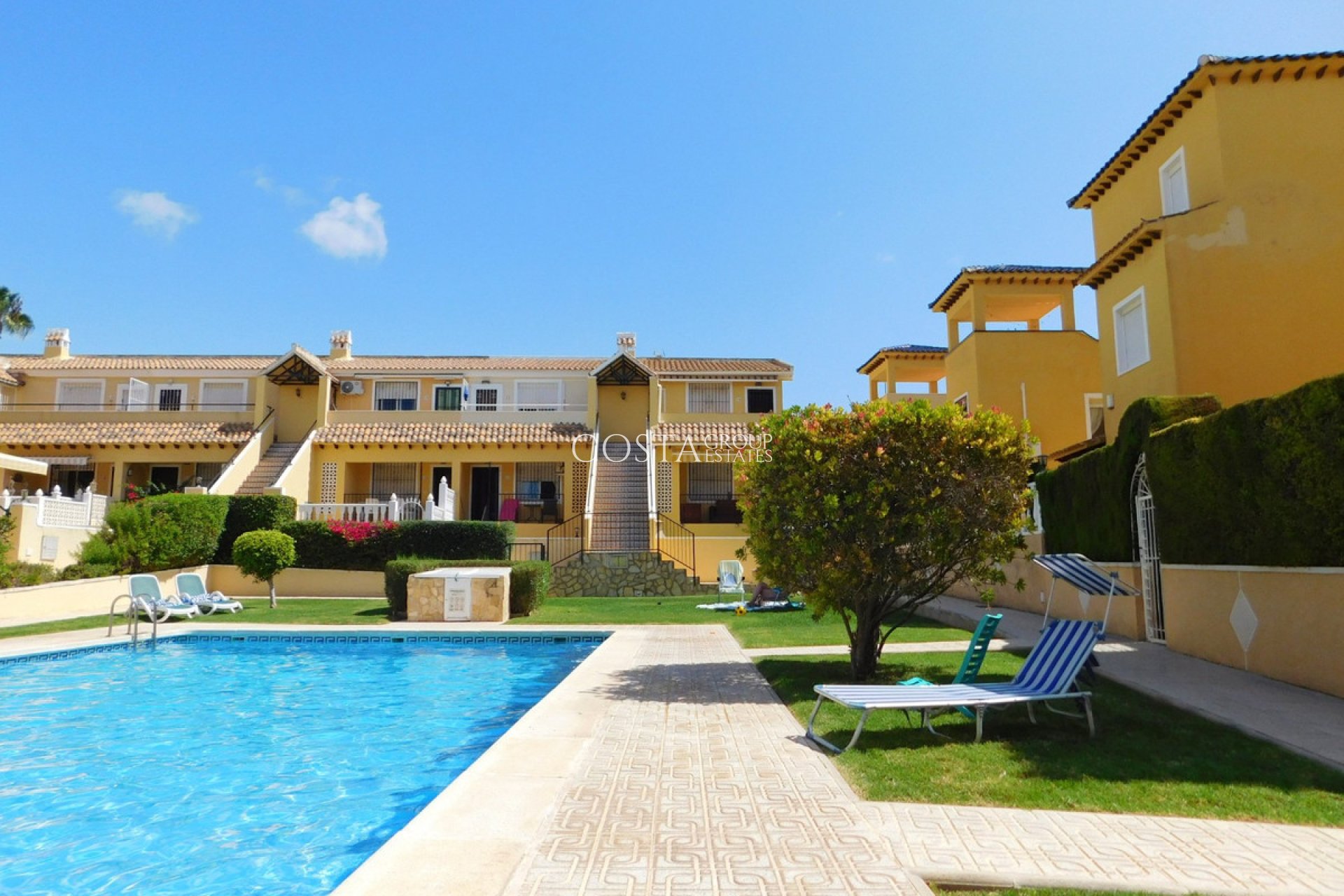 Resale - Villa -
Orihuela Costa - Villamartin