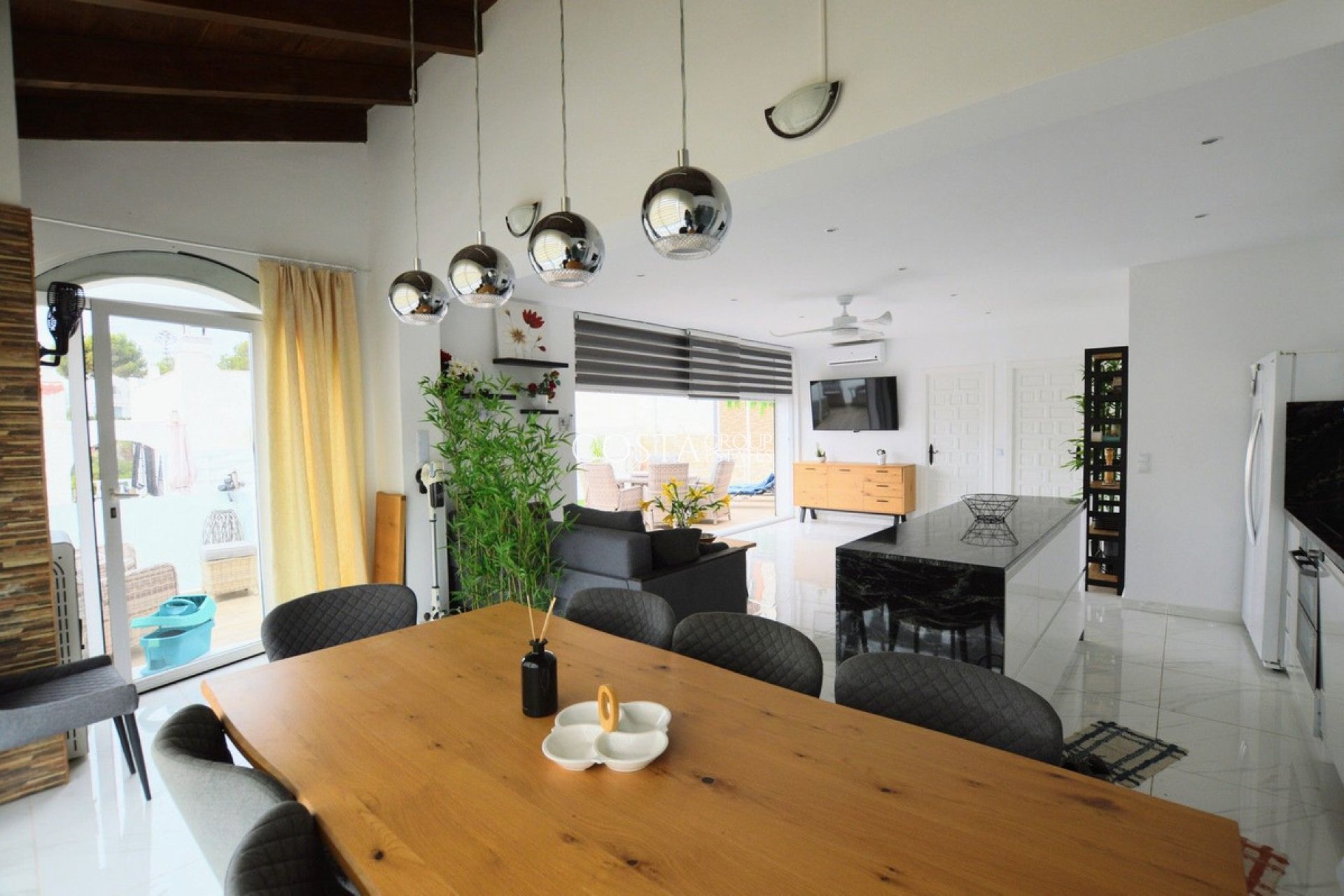 Resale - Villa -
Orihuela Costa - Villamartin