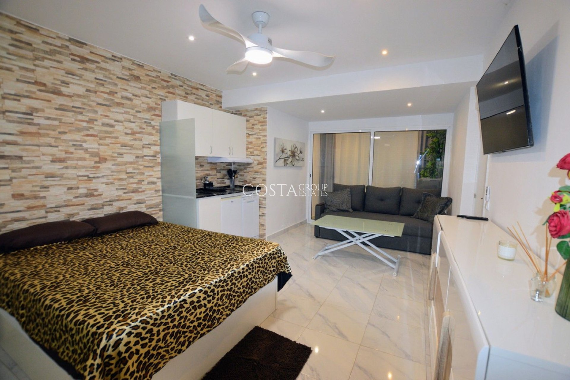 Resale - Villa -
Orihuela Costa - Villamartin